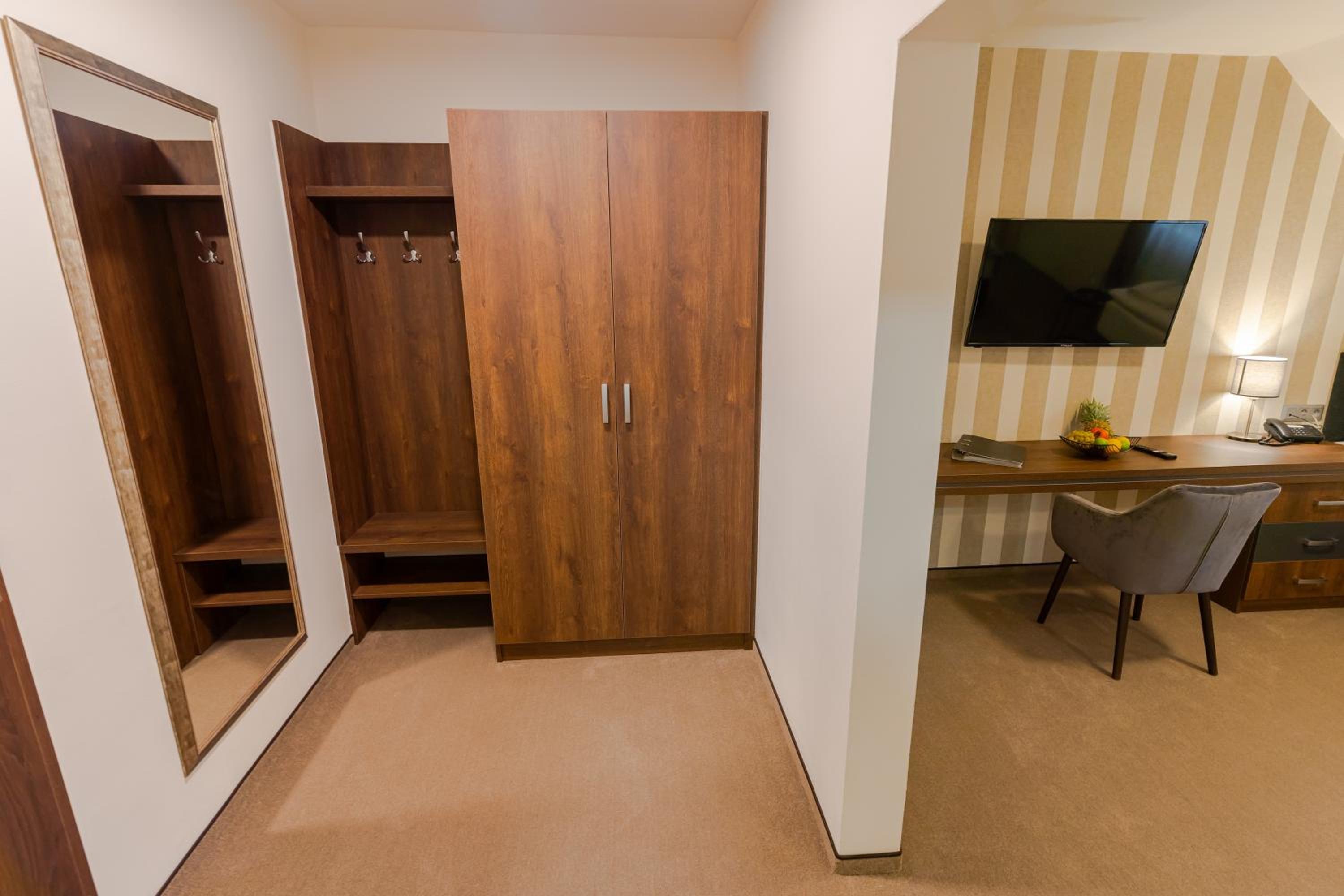 Triple Room with Shower - Photo 7
