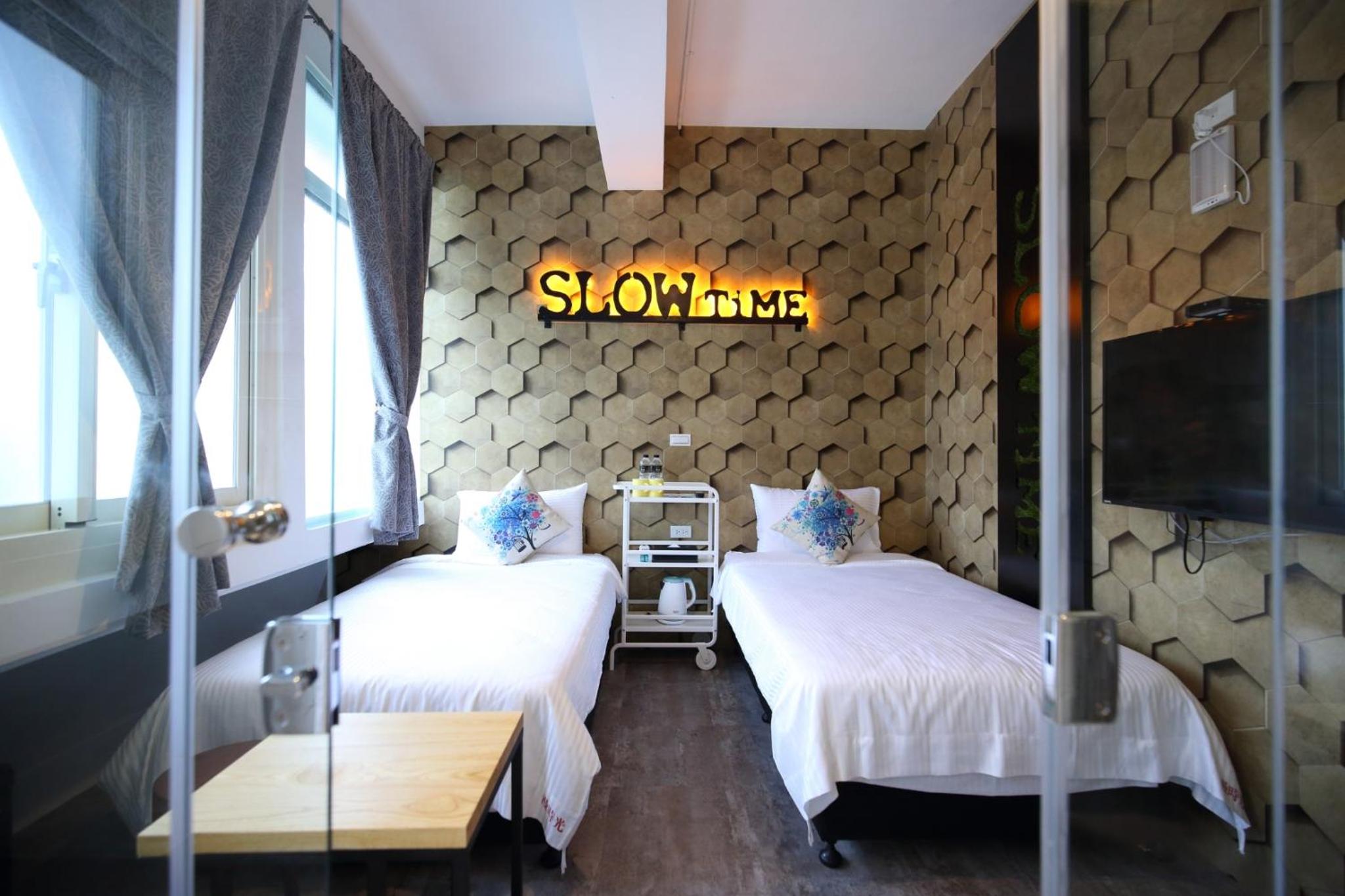 Standard Twin Room - Photo 8