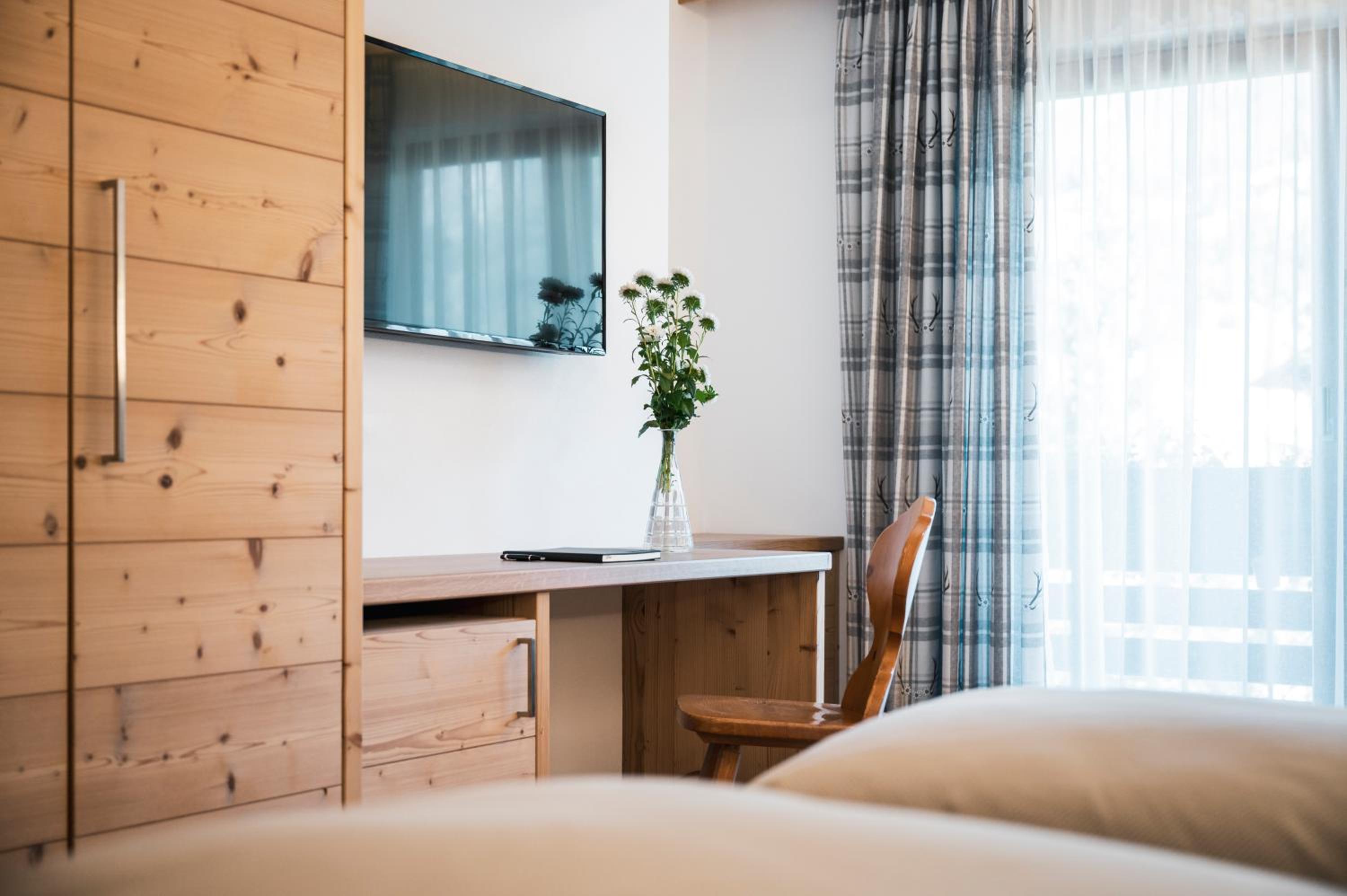 Deluxe Double or Twin Room with Balcony - Photo 1