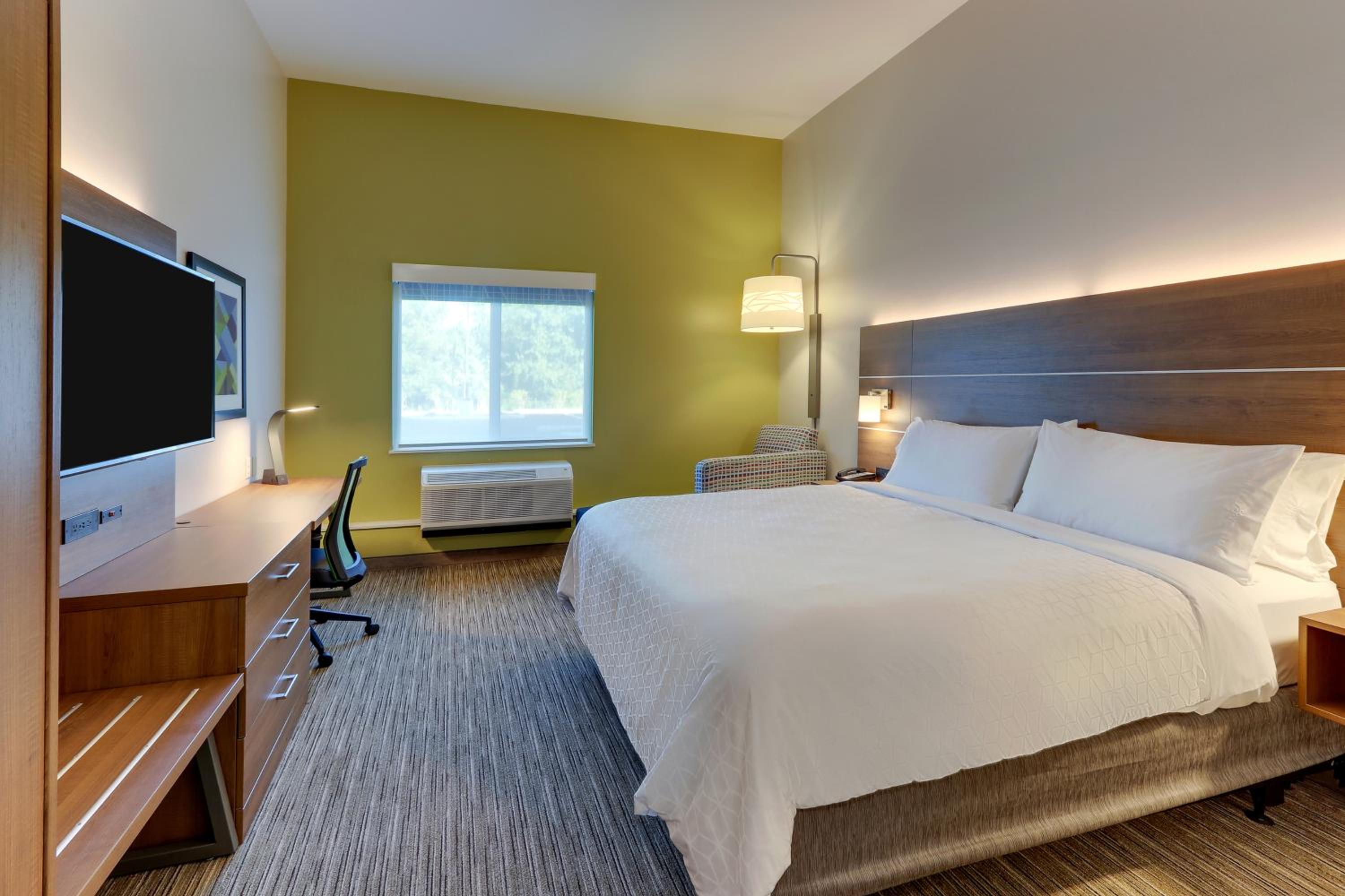 Standard King Room - Photo 5