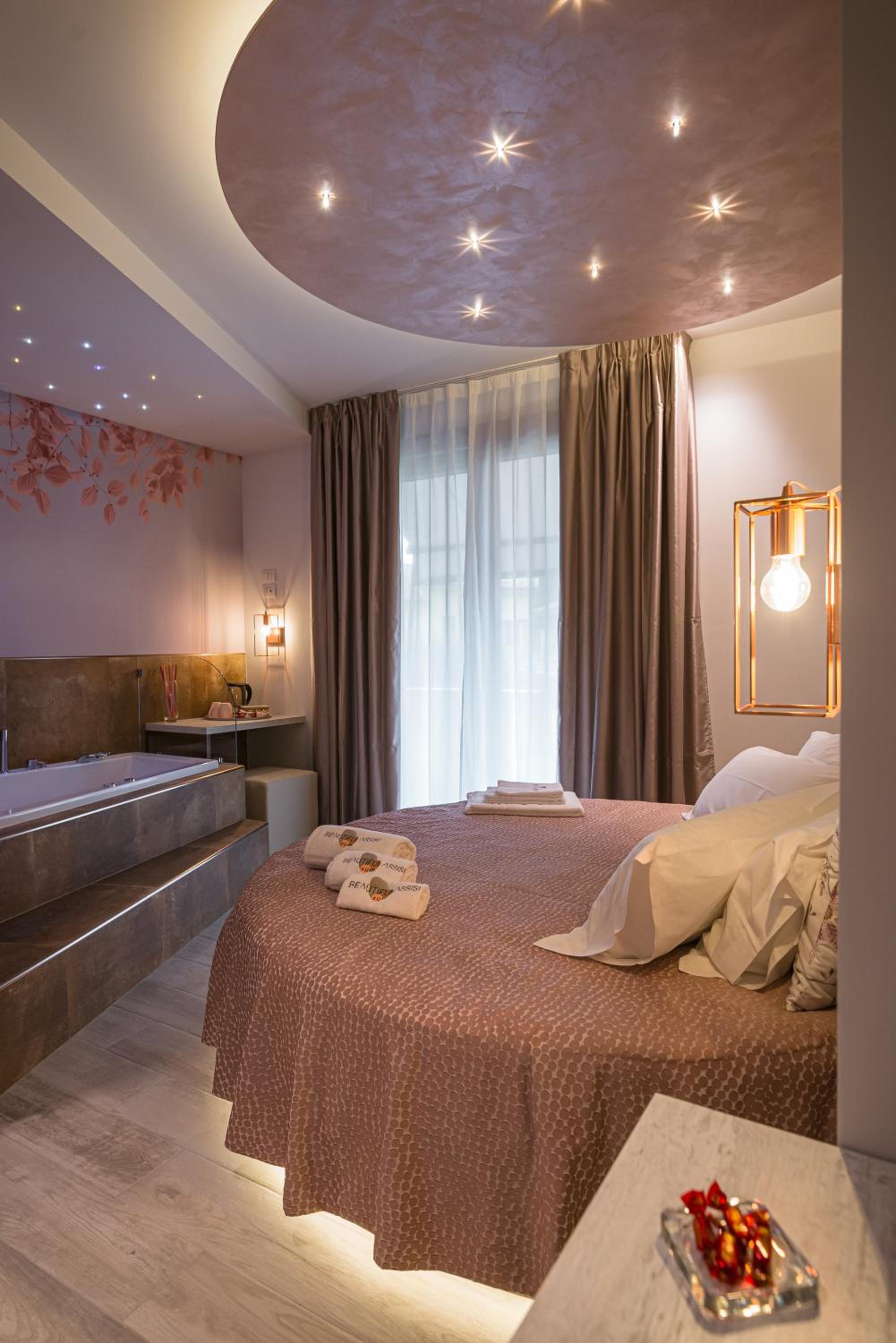 Deluxe Room - Photo 16