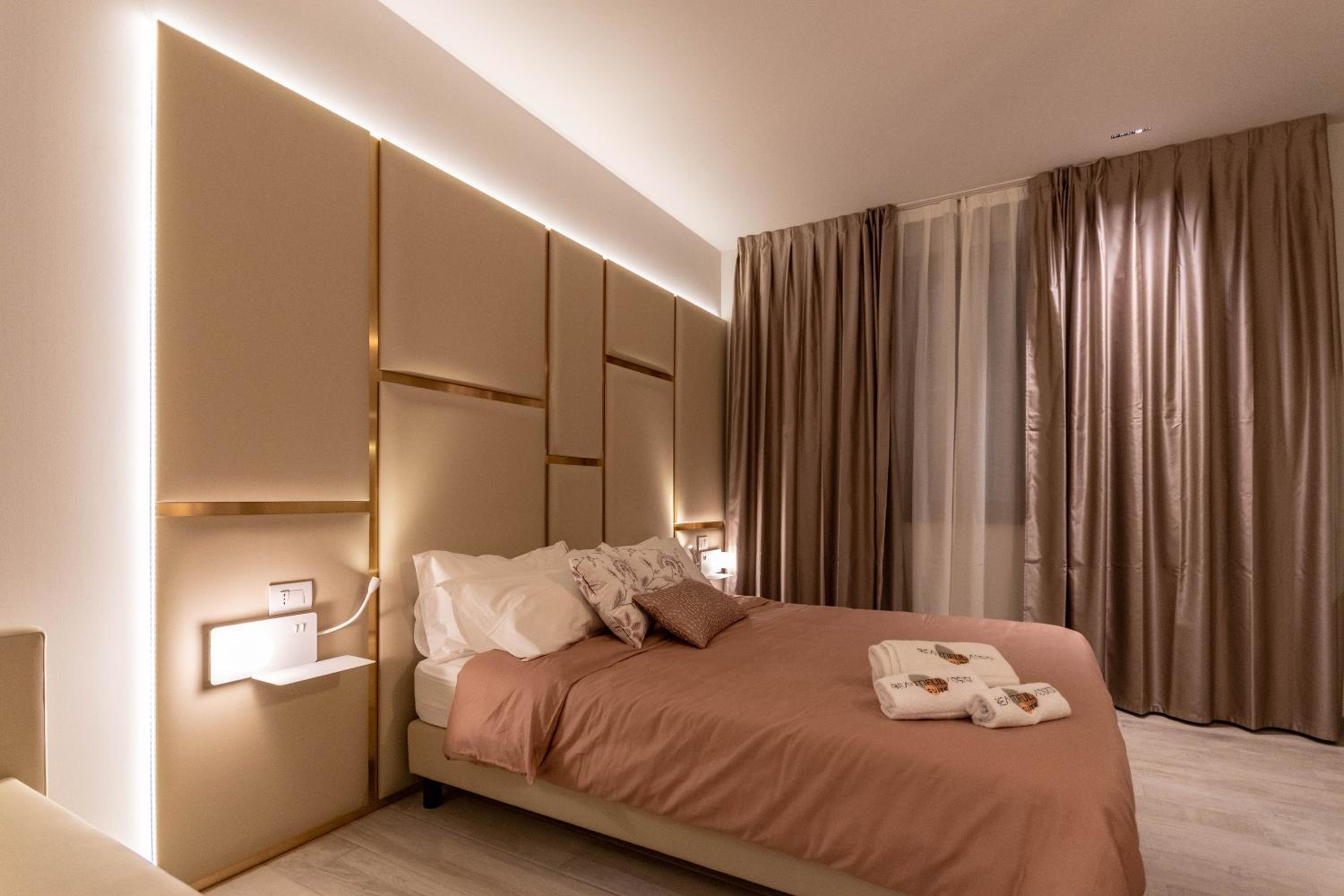 Standard King Room - Photo 6