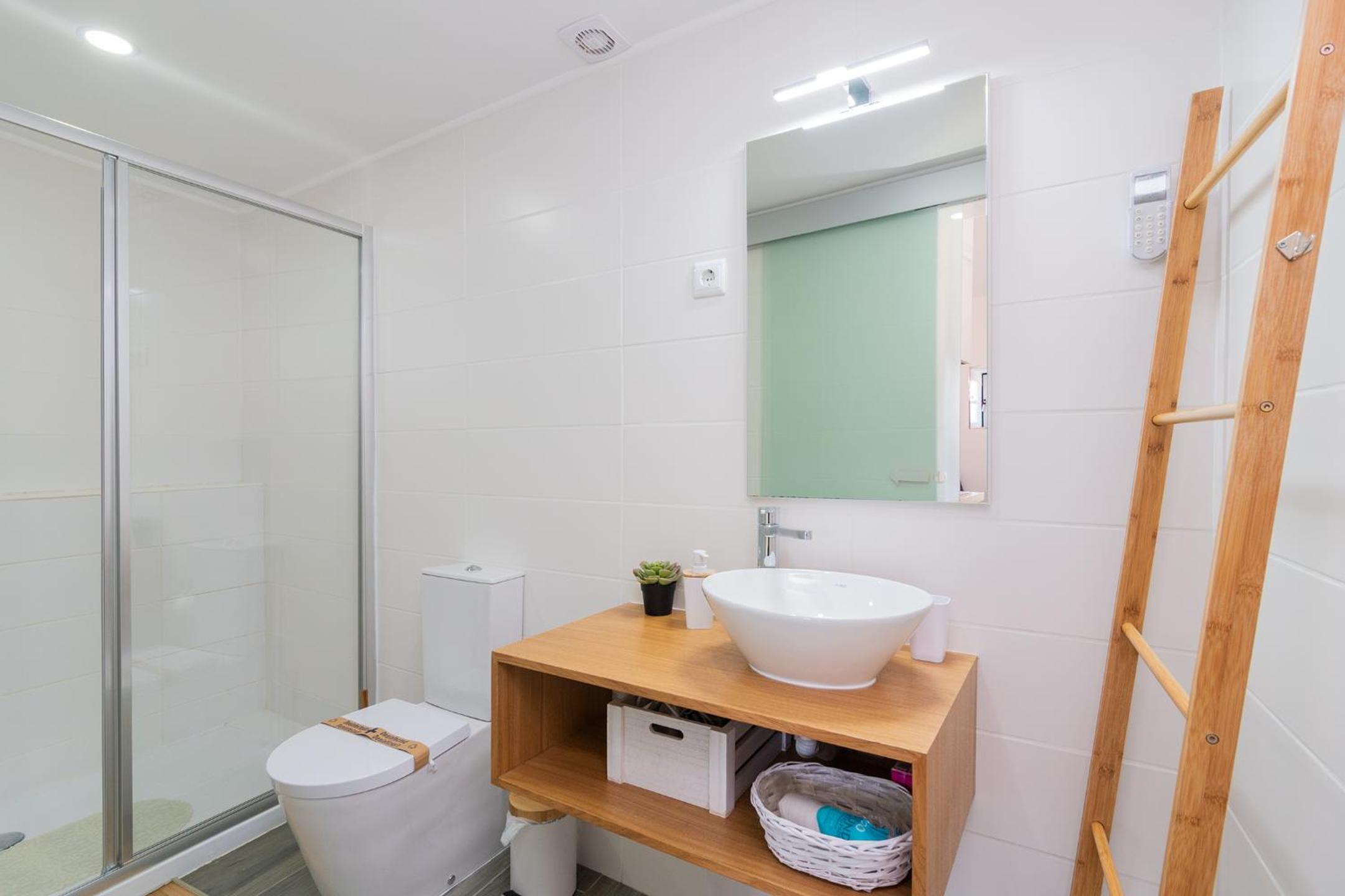 Two-Bedroom House - Photo 8