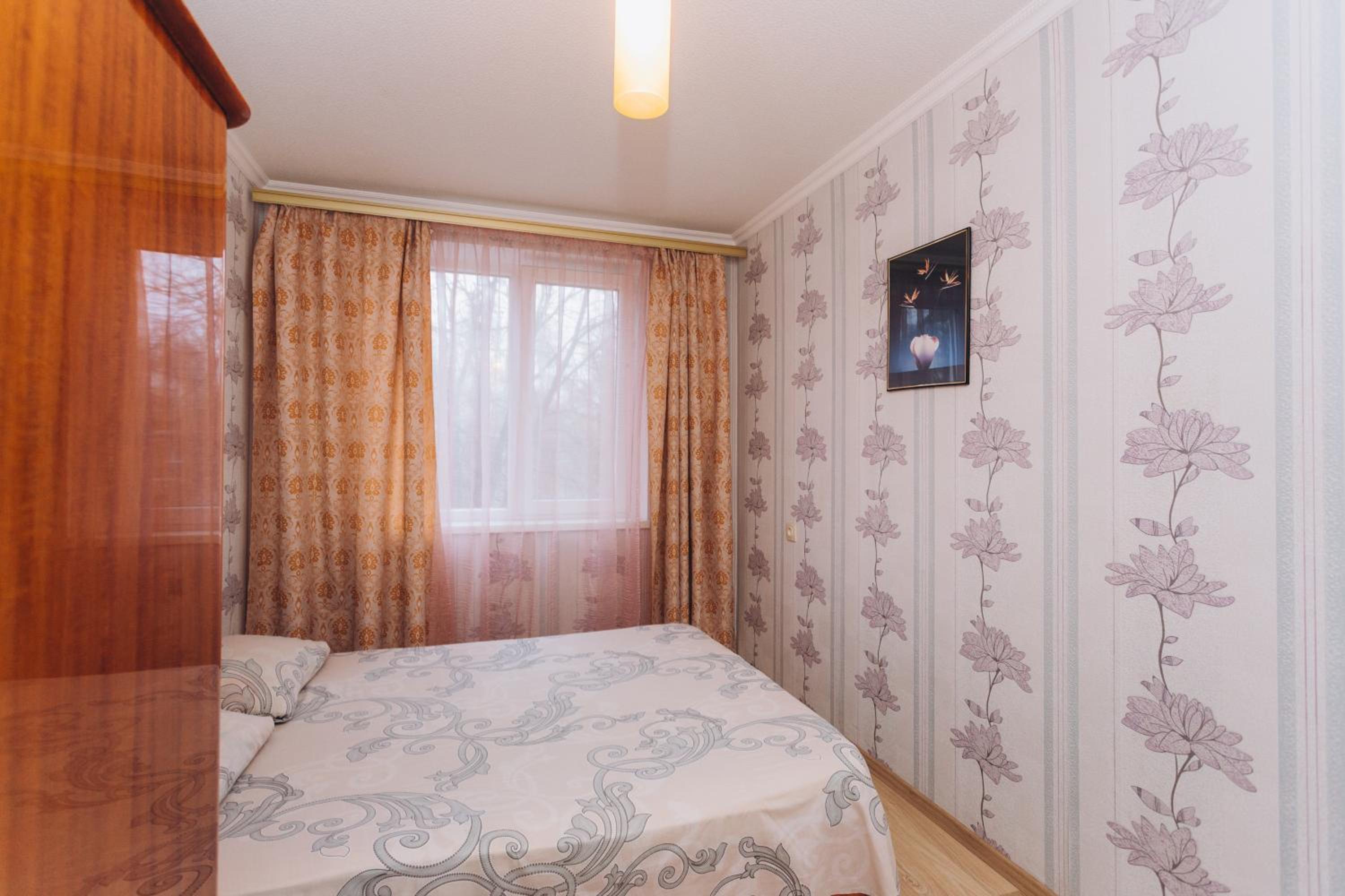 One-Bedroom Apartment photo 1