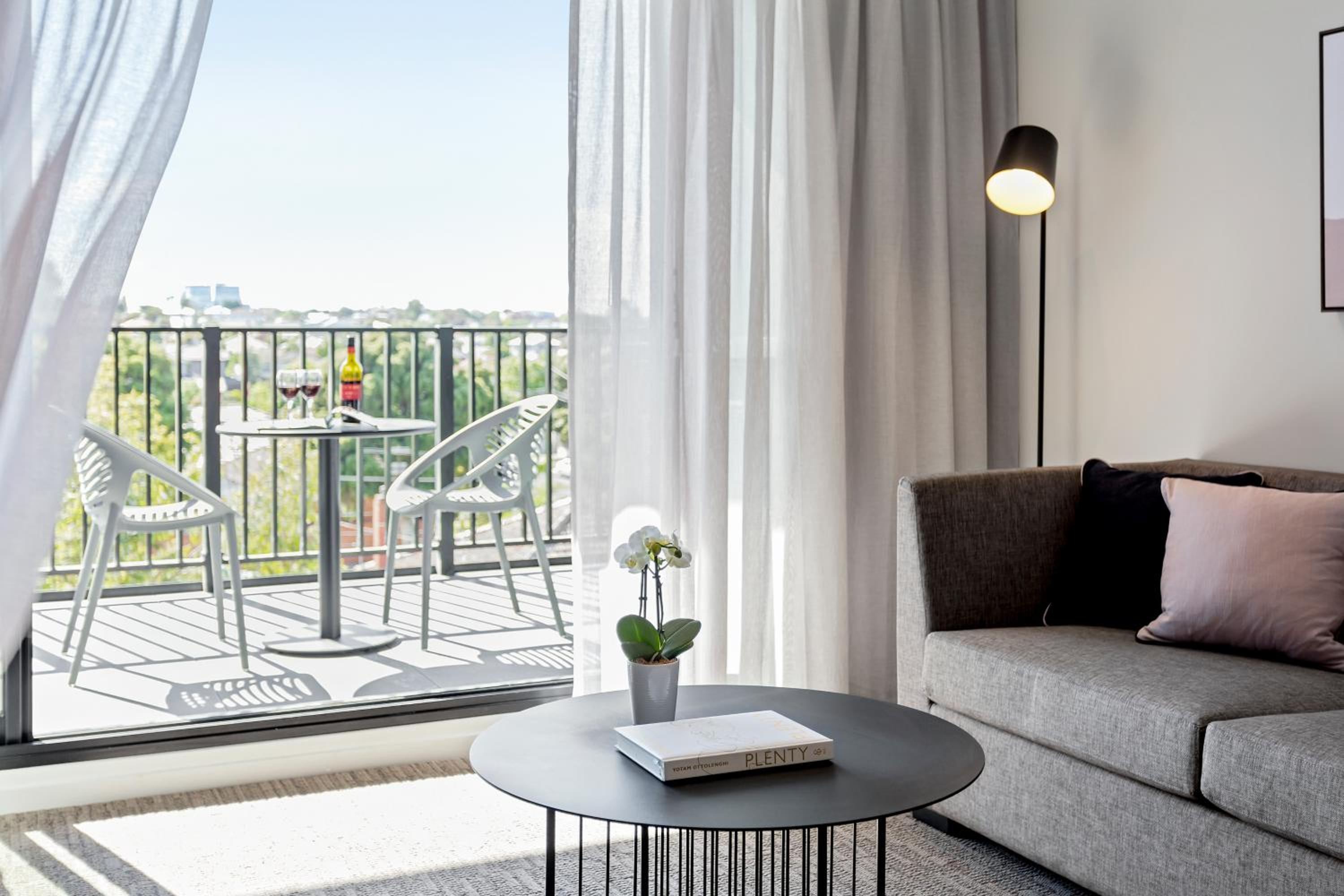 One-Bedroom Apartment - Photo 3