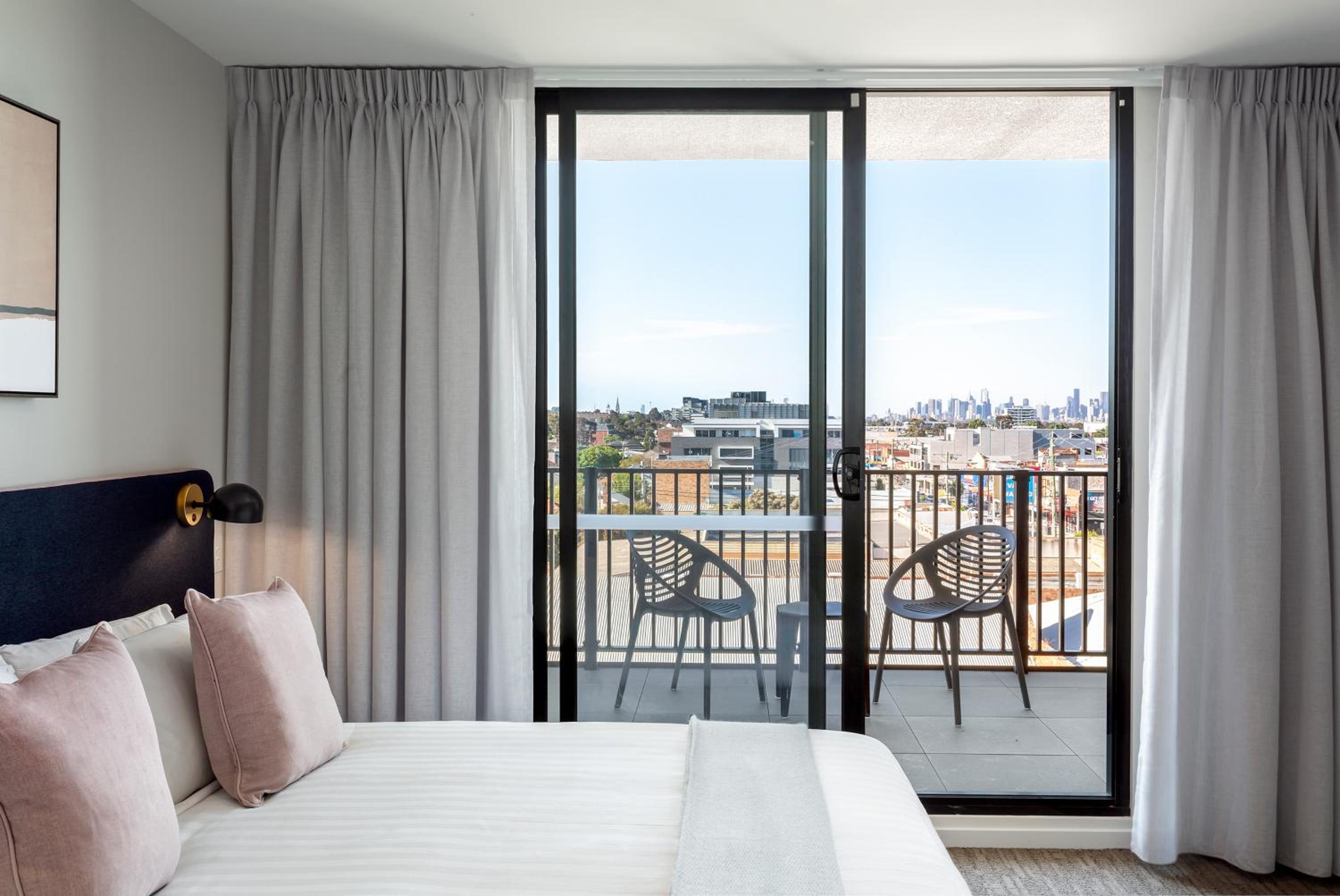 One-Bedroom Apartment - Photo 2