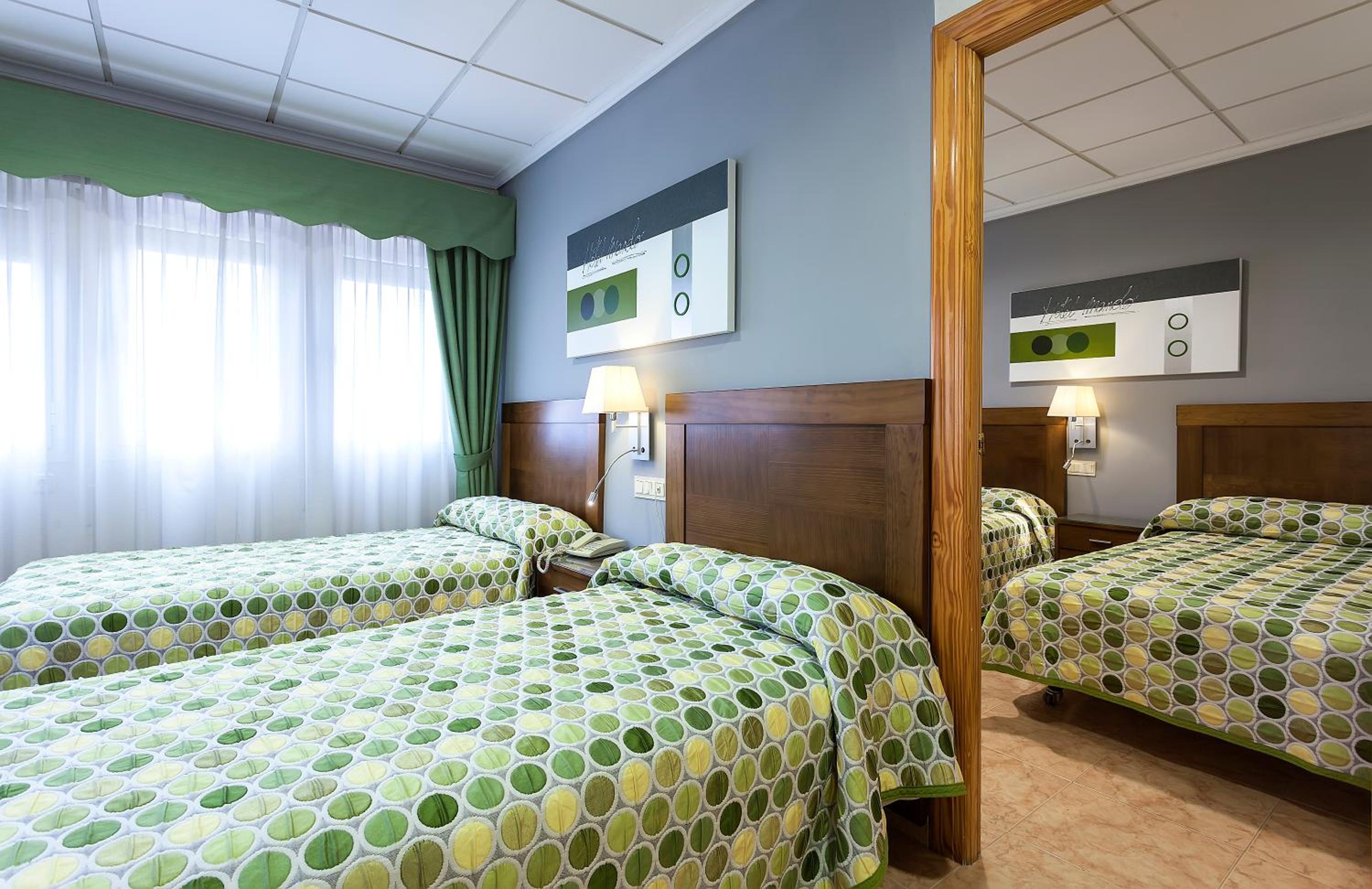 Interconnecting Room (5 Adults) - Photo 4