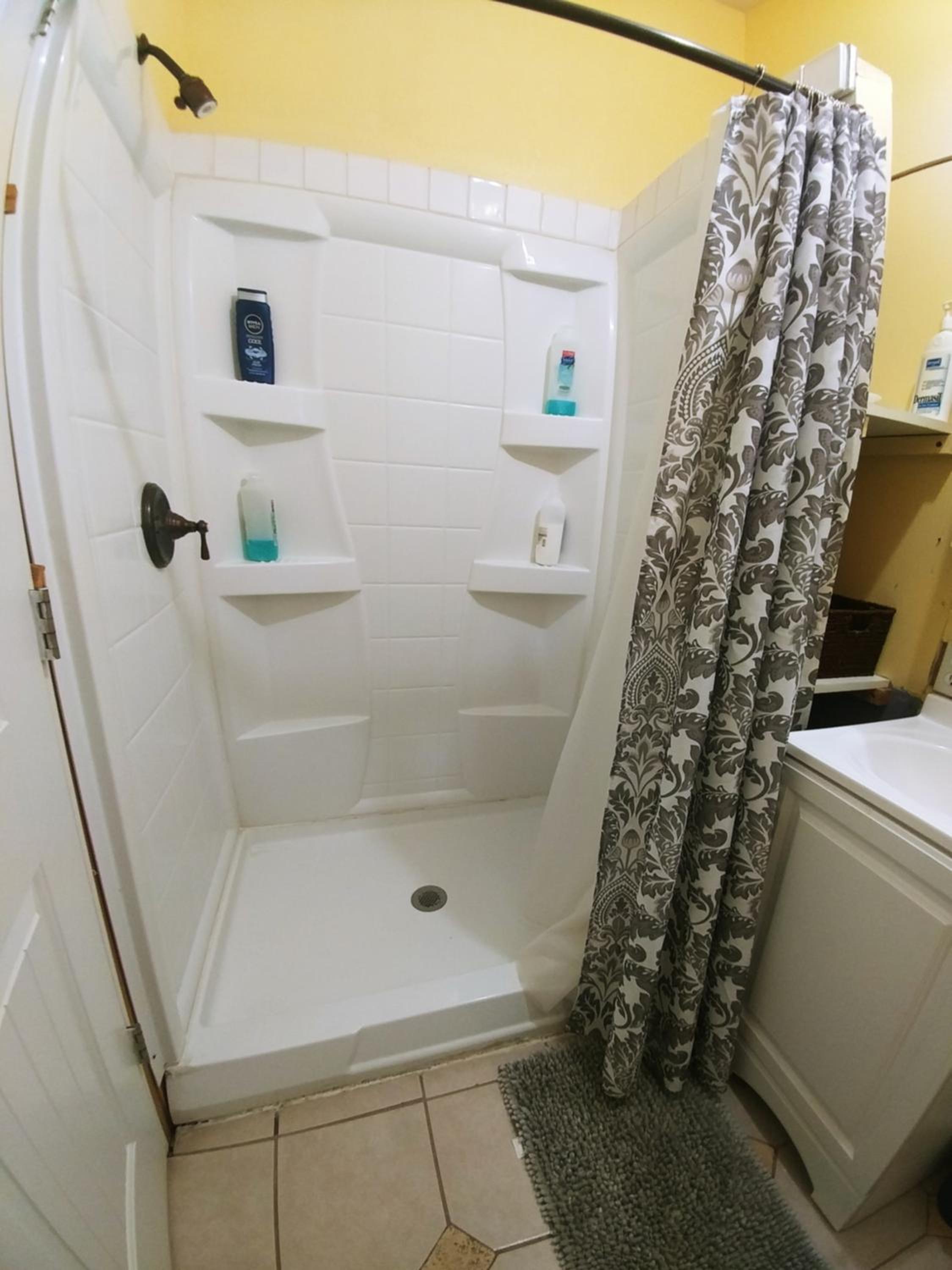 One-Bedroom House - Photo 9