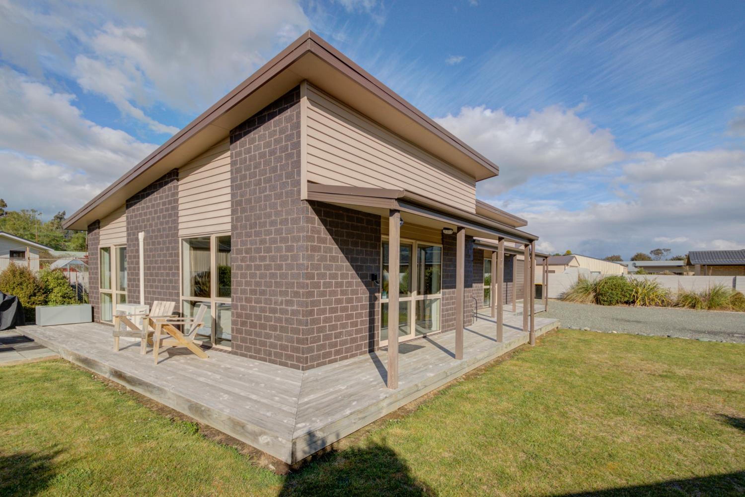 Three-Bedroom House - Photo 24