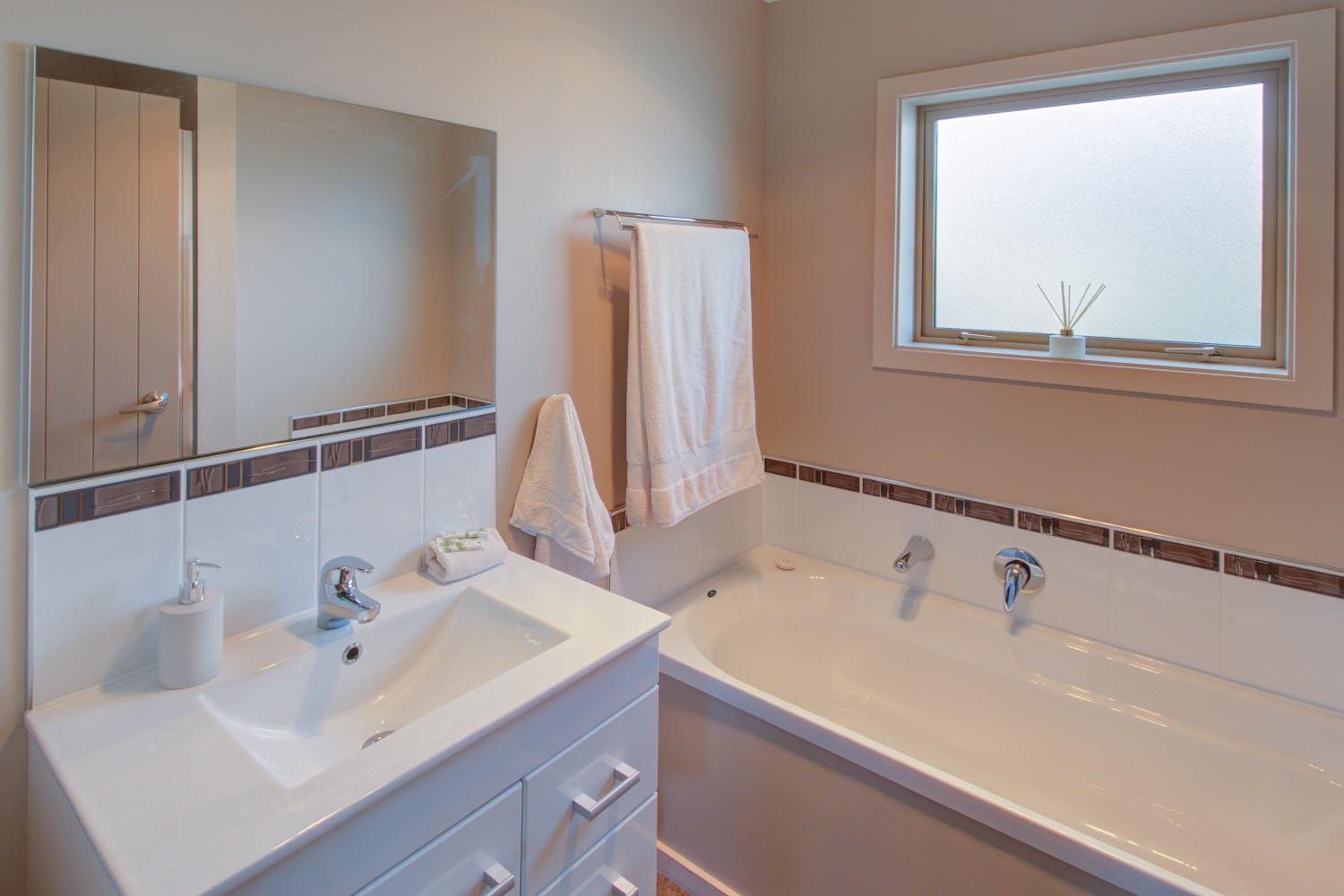 Three-Bedroom House - Photo 2