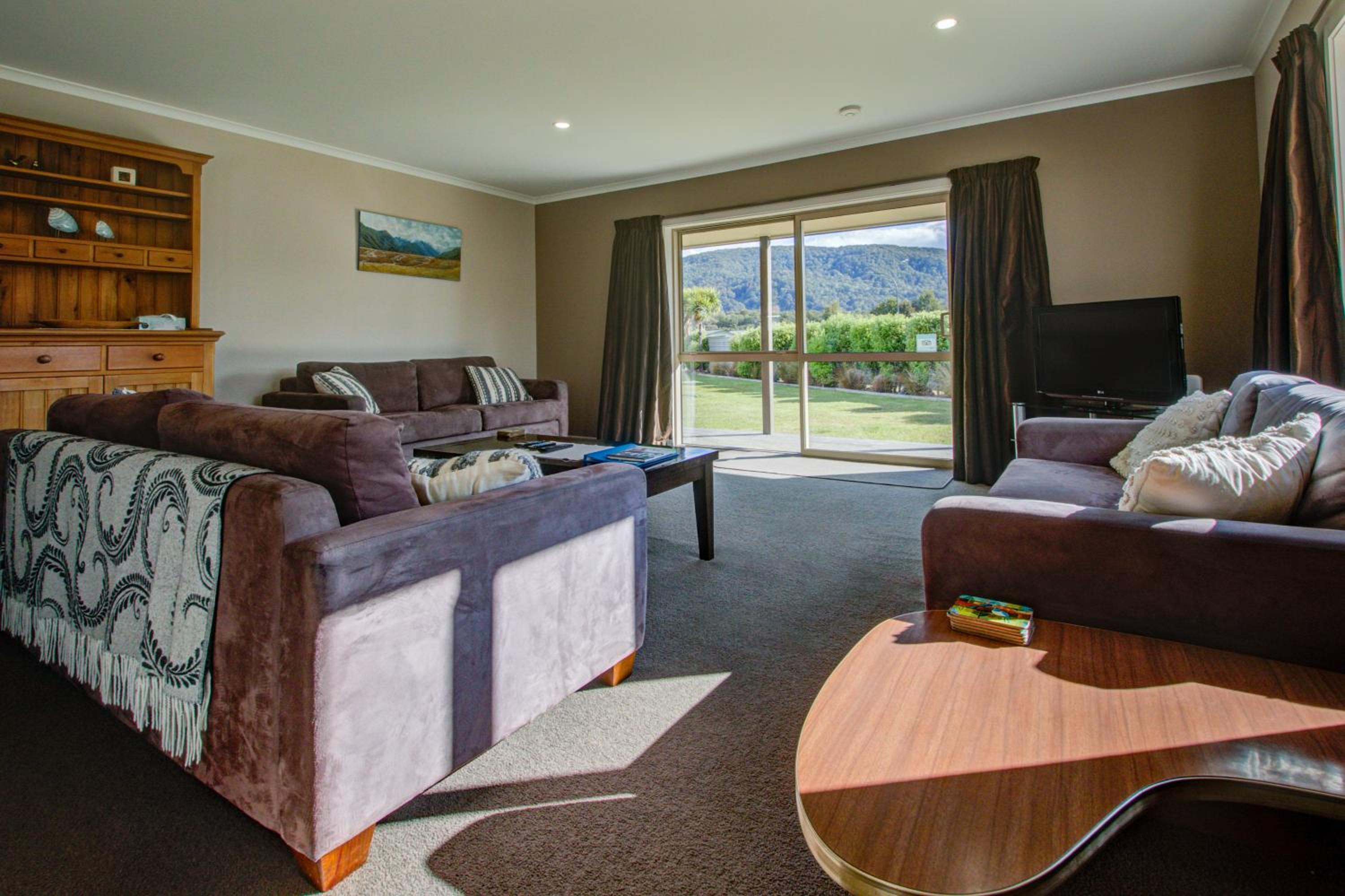 Three-Bedroom House - Photo 10