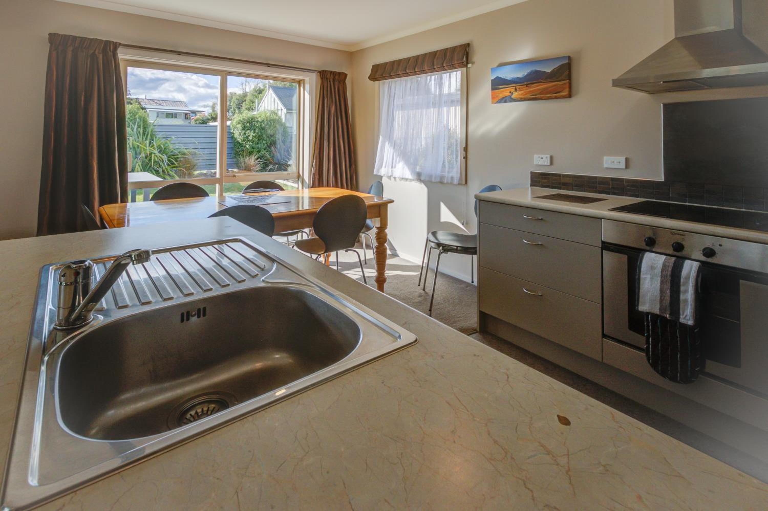 Three-Bedroom House - Photo 4