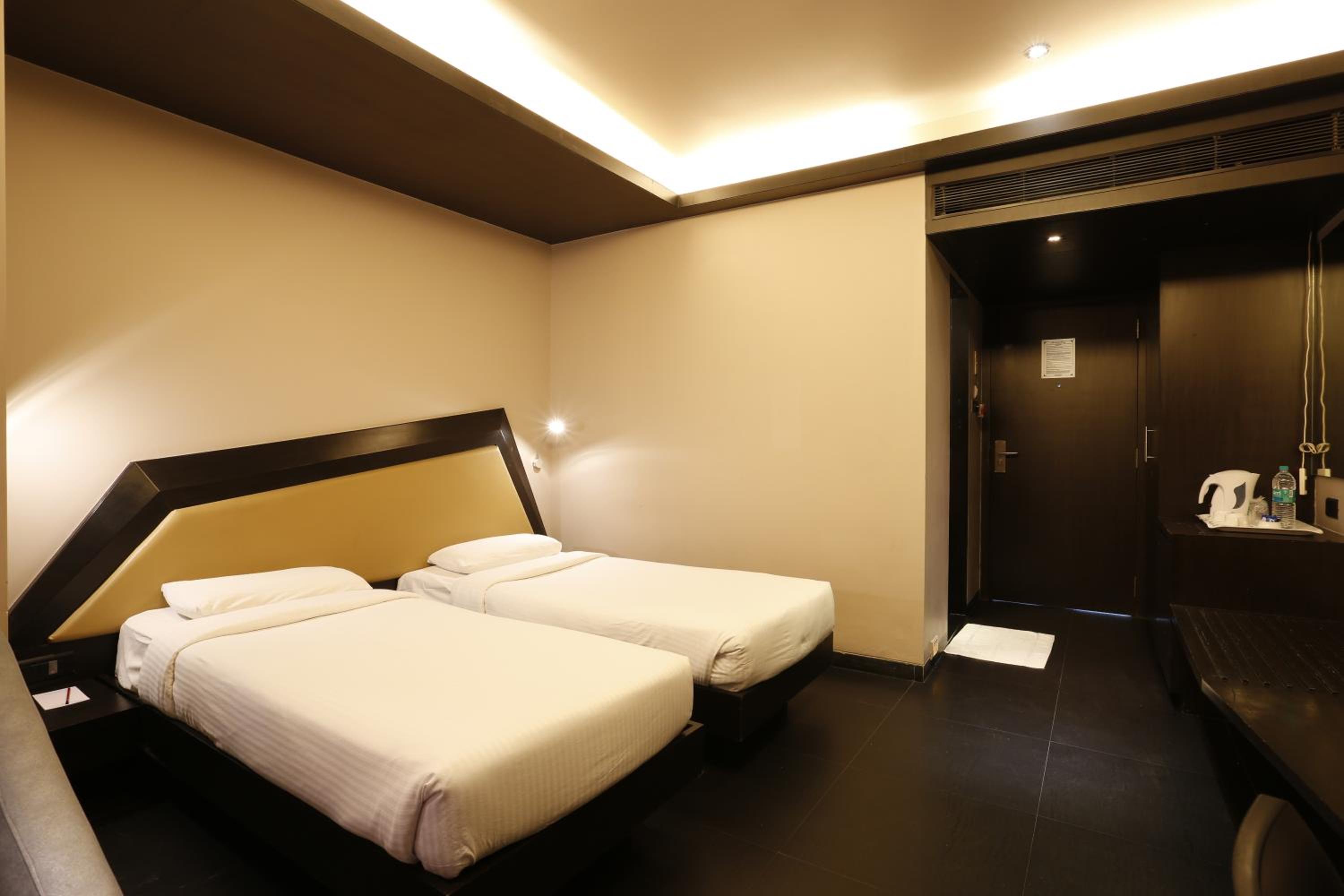 Superior Double or Twin Room with Airport Transfers - Photo 2