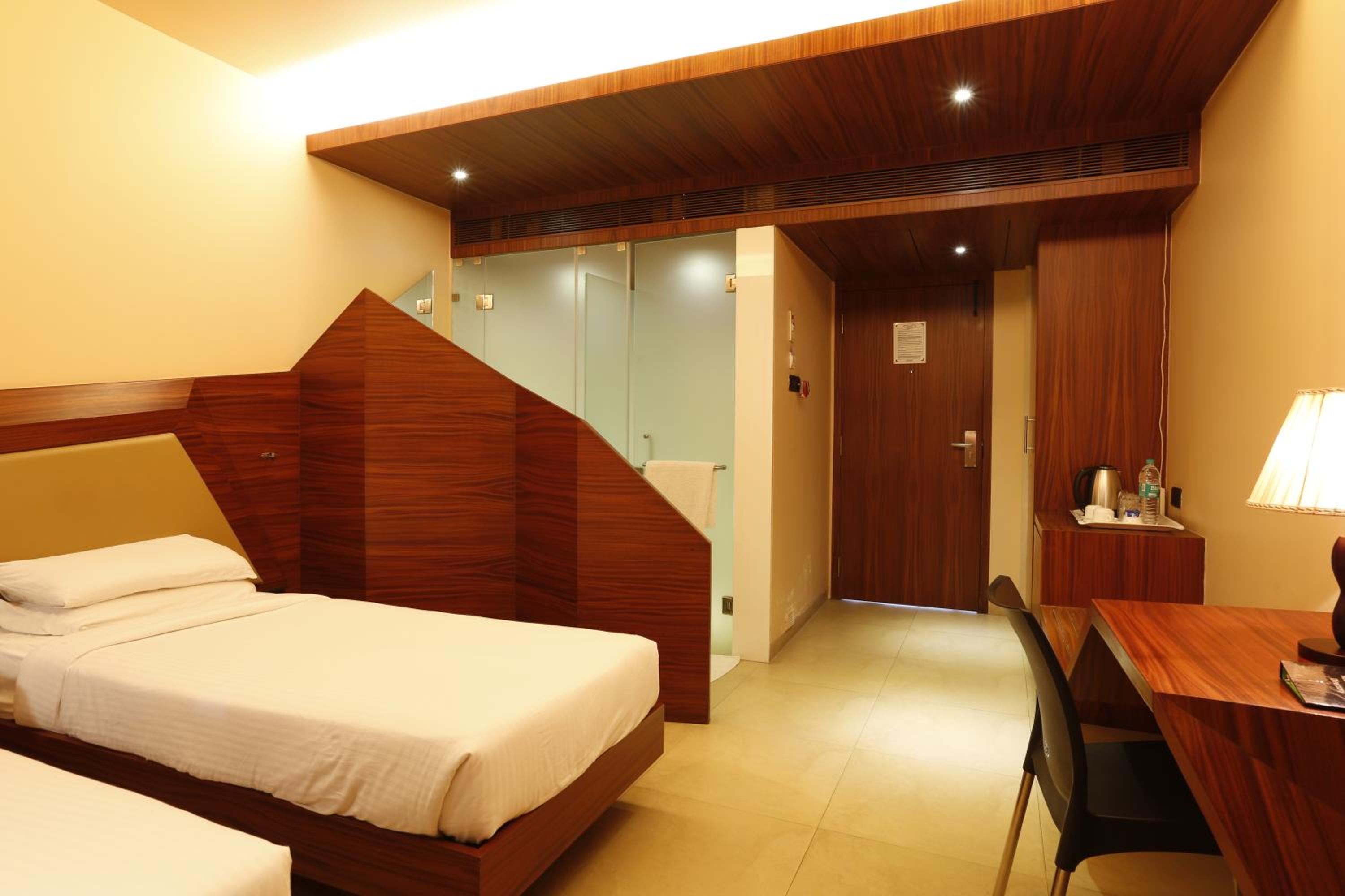 Deluxe Double or Twin Room with Airport Transfers - Photo 23