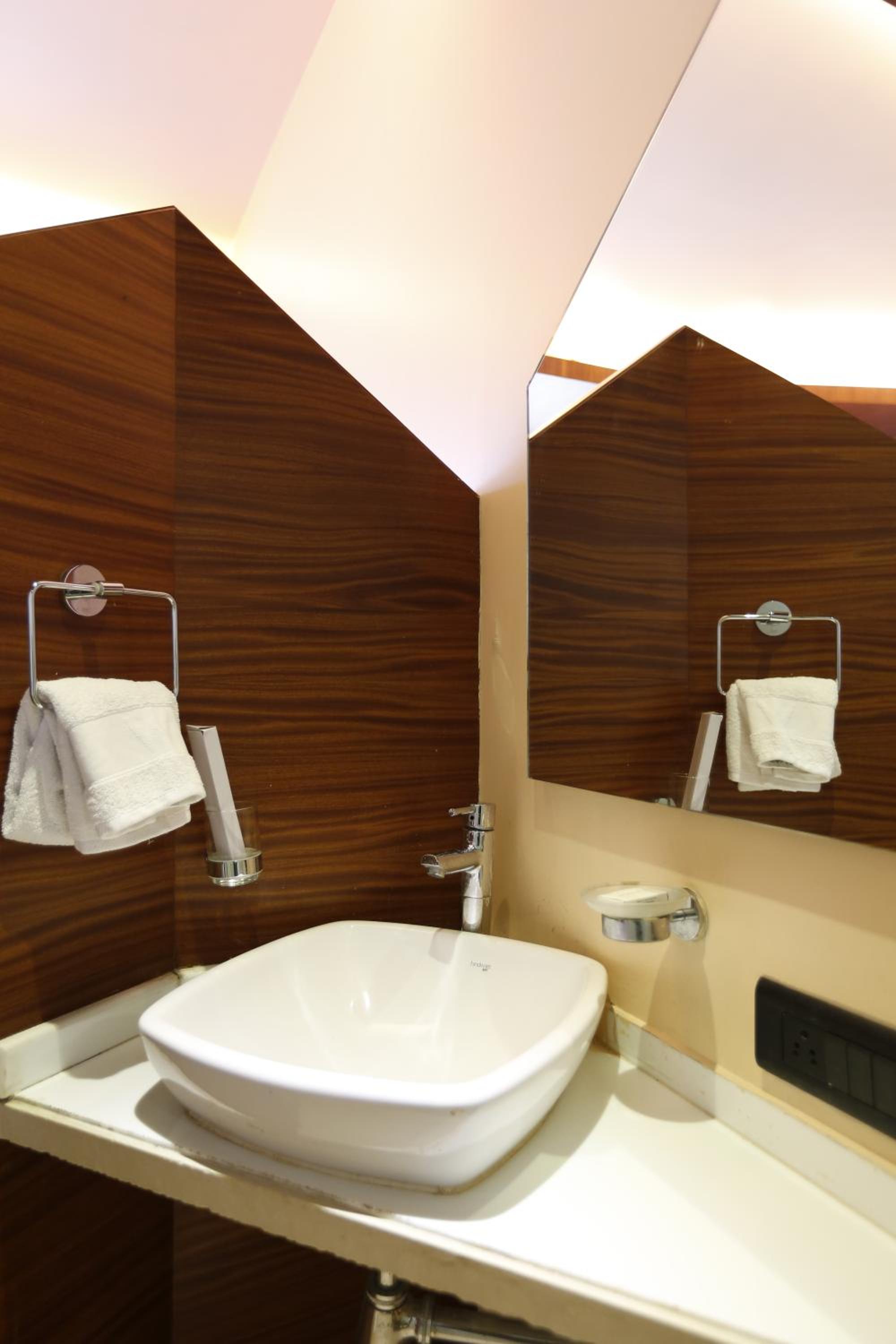 Deluxe Double or Twin Room with Airport Transfers - Photo 24
