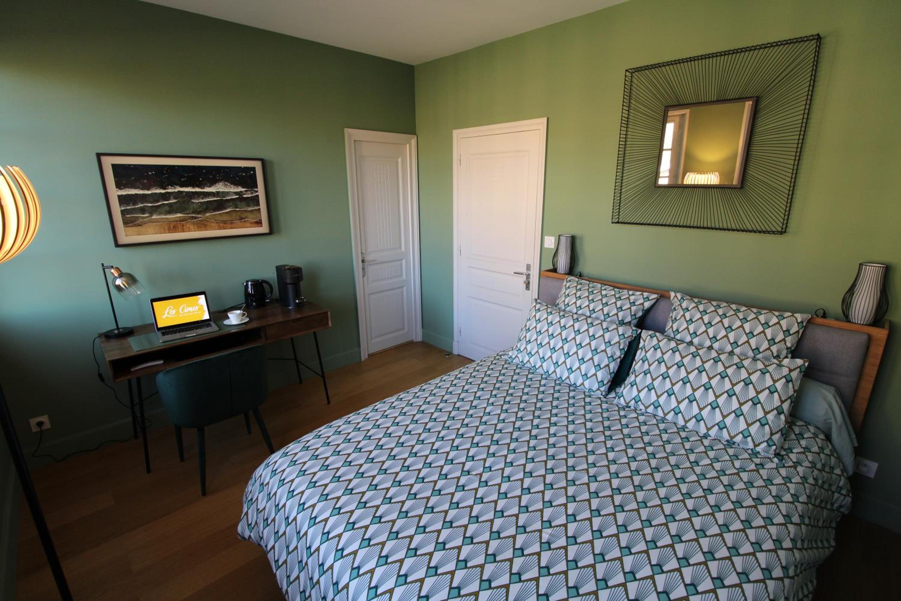 King Room with Spa Bath - Photo 2