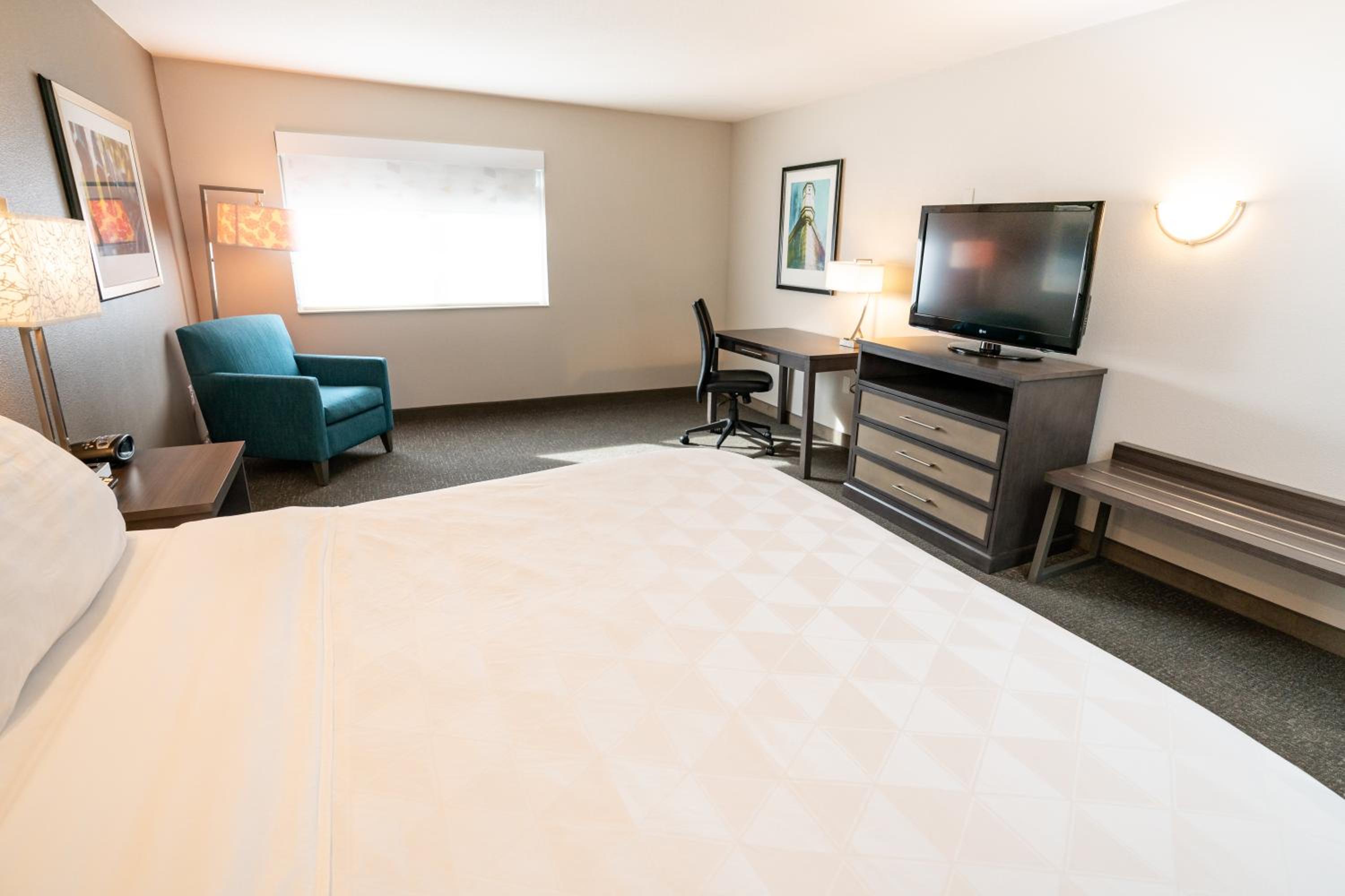 King Room with Sofa Bed - South Wing - Photo 9