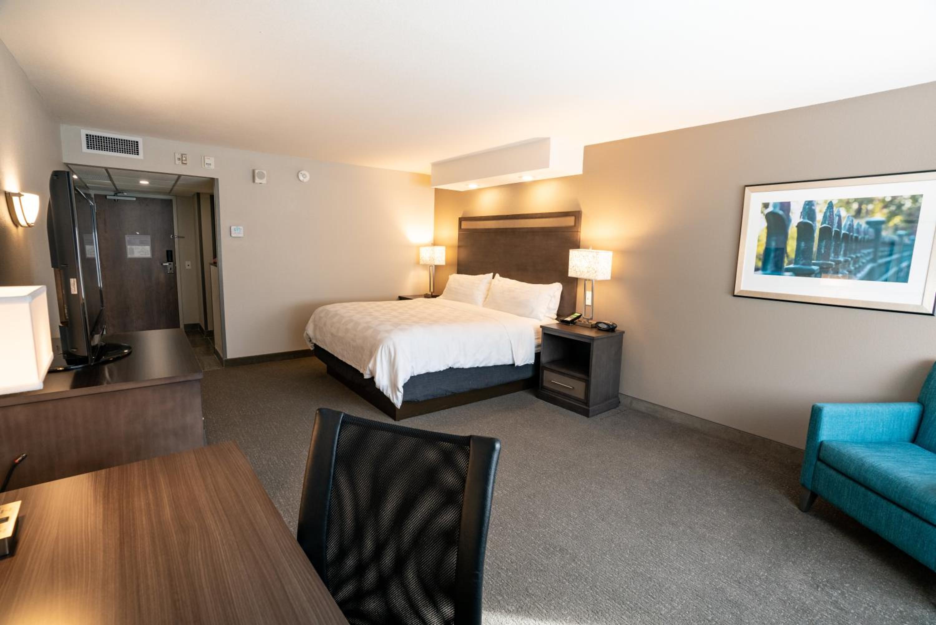 King Room with Sofa Bed - South Wing - Photo 10