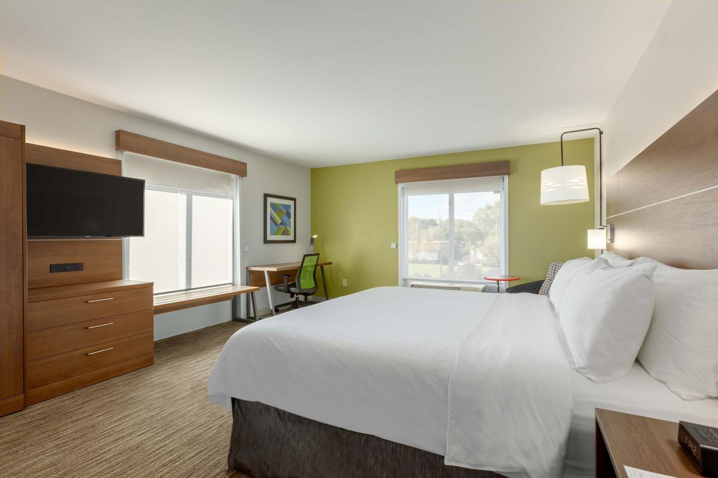 King Room - Mobility Access/Hearing Accessible - Photo 4