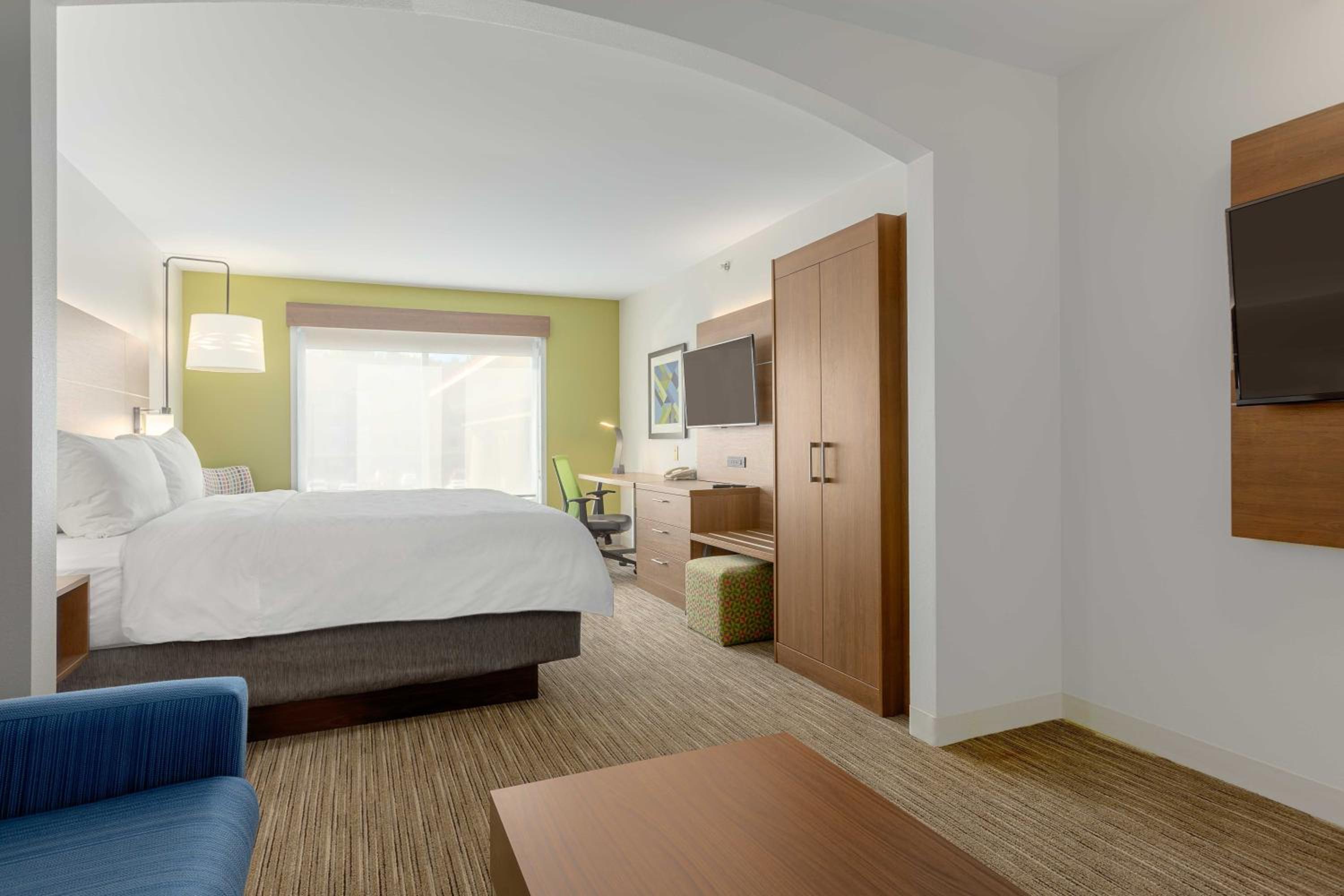 King Suite with Sofa Bed - Photo 2