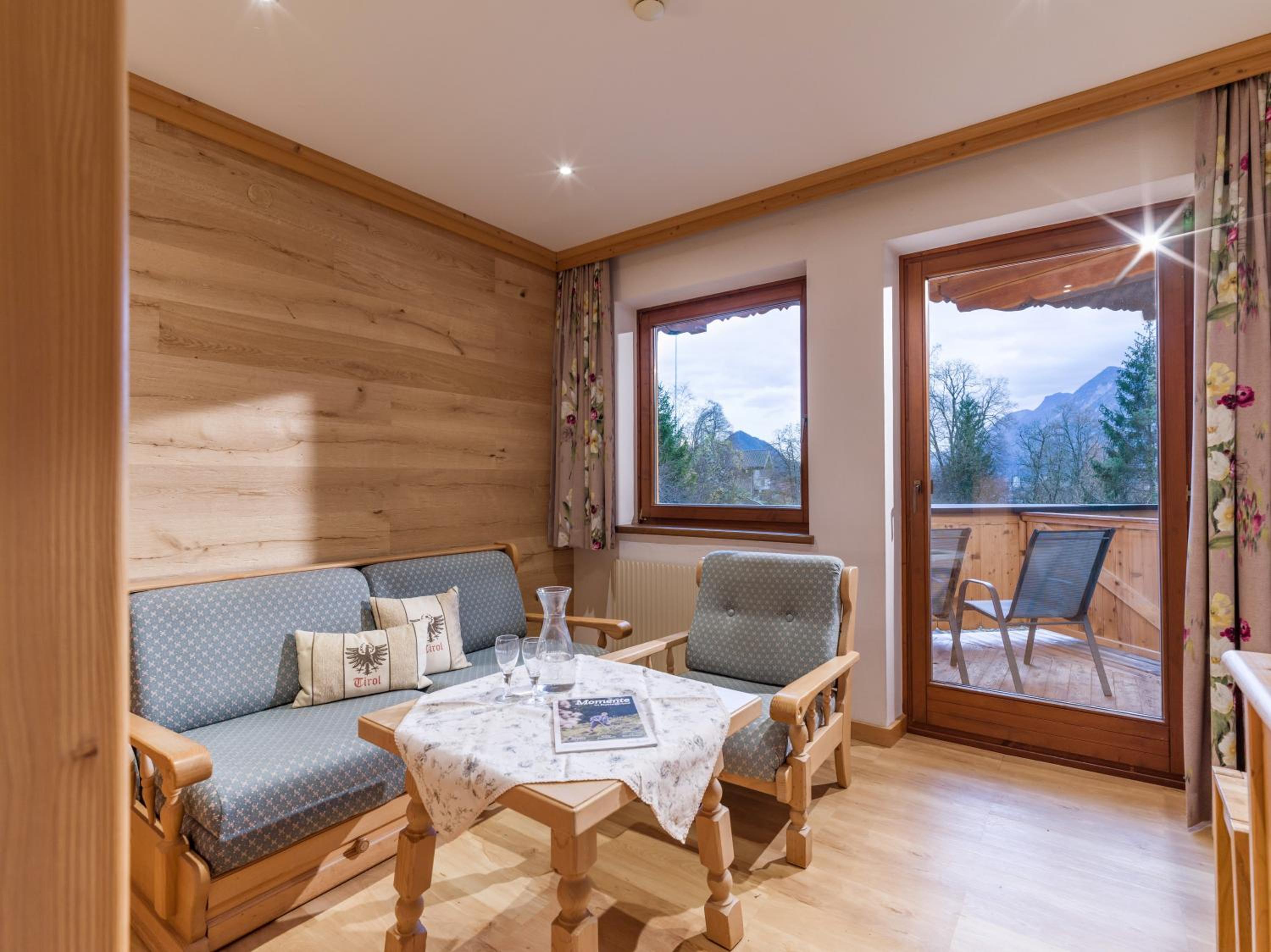 Double Room with Balcony - Photo 3