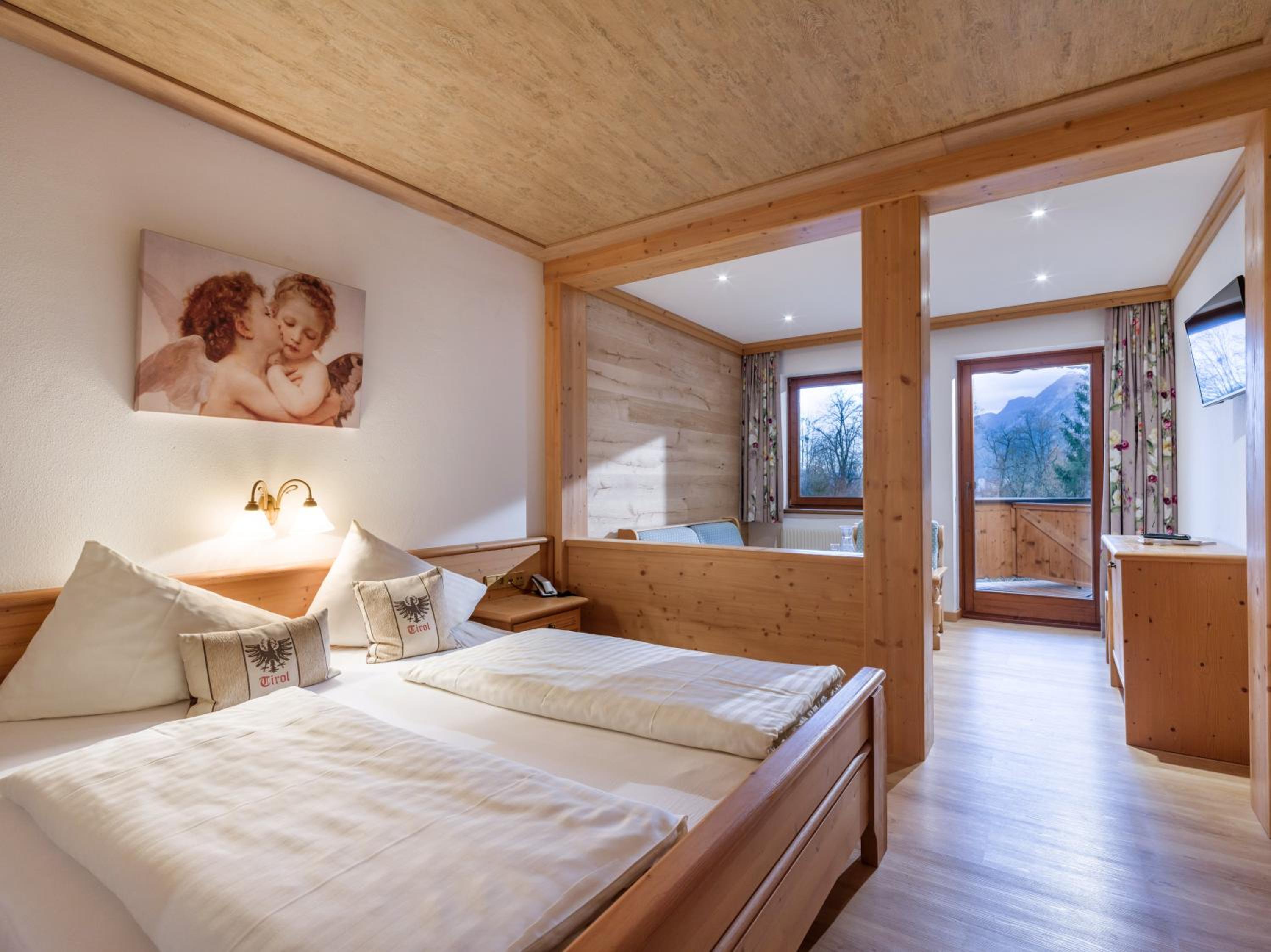 Double Room with Balcony - Photo 2