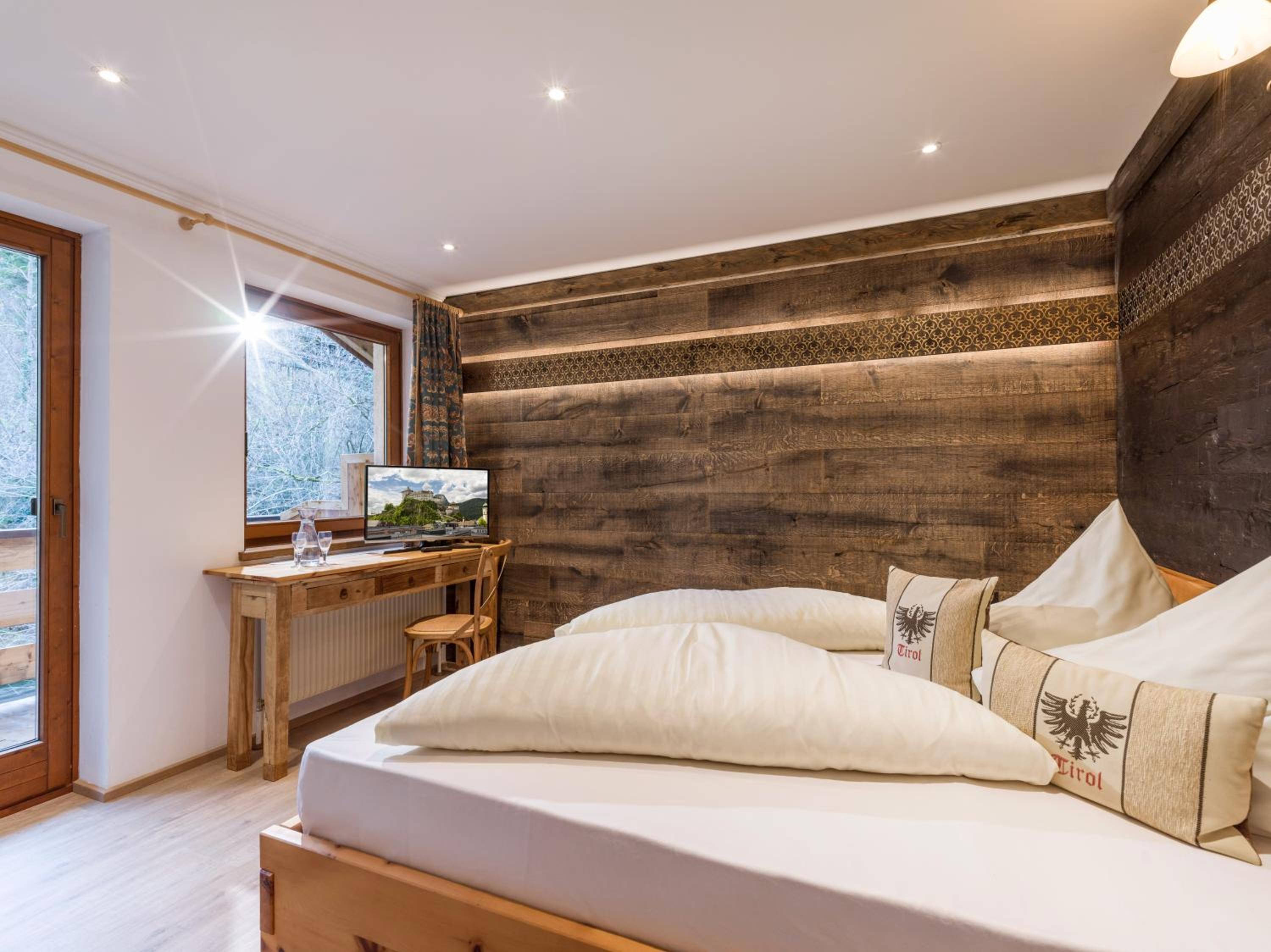 Standard Double Room - Photo 11
