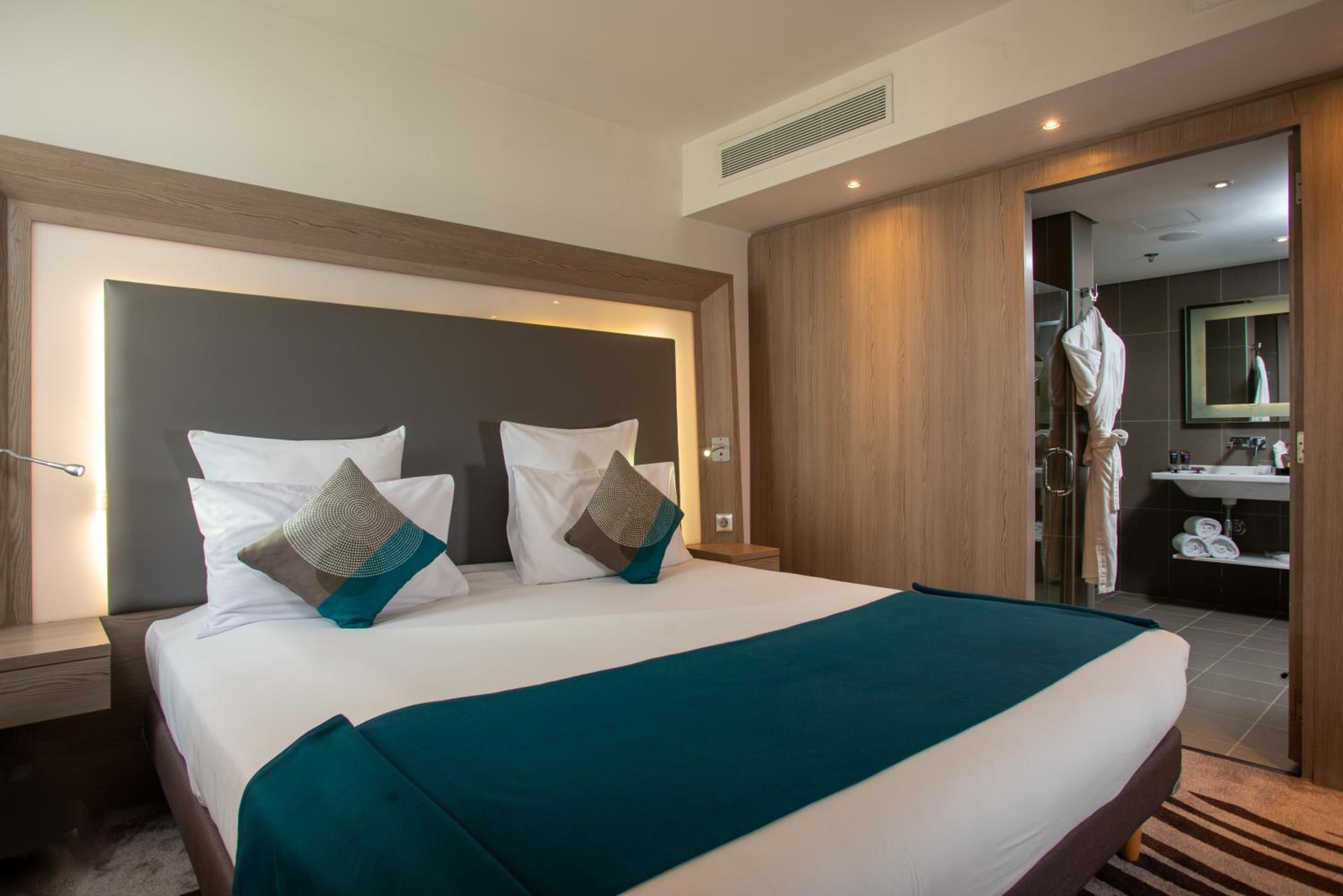 Superior King Suite