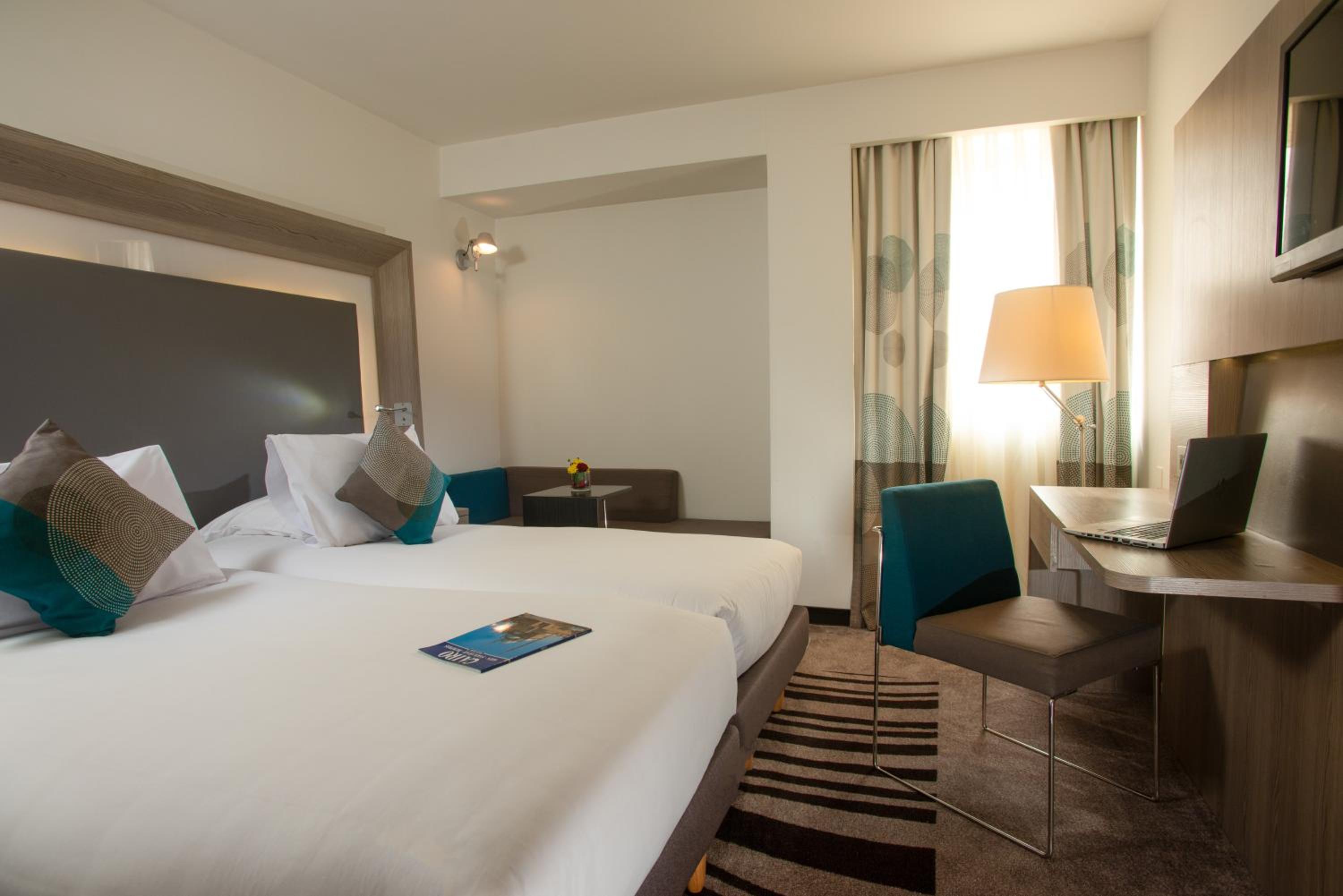 Superior Twin Room with Pool View thumbnail 5