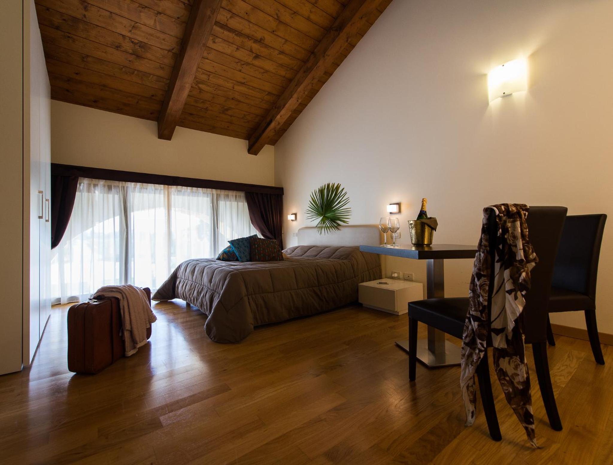 Double Room - Photo 9