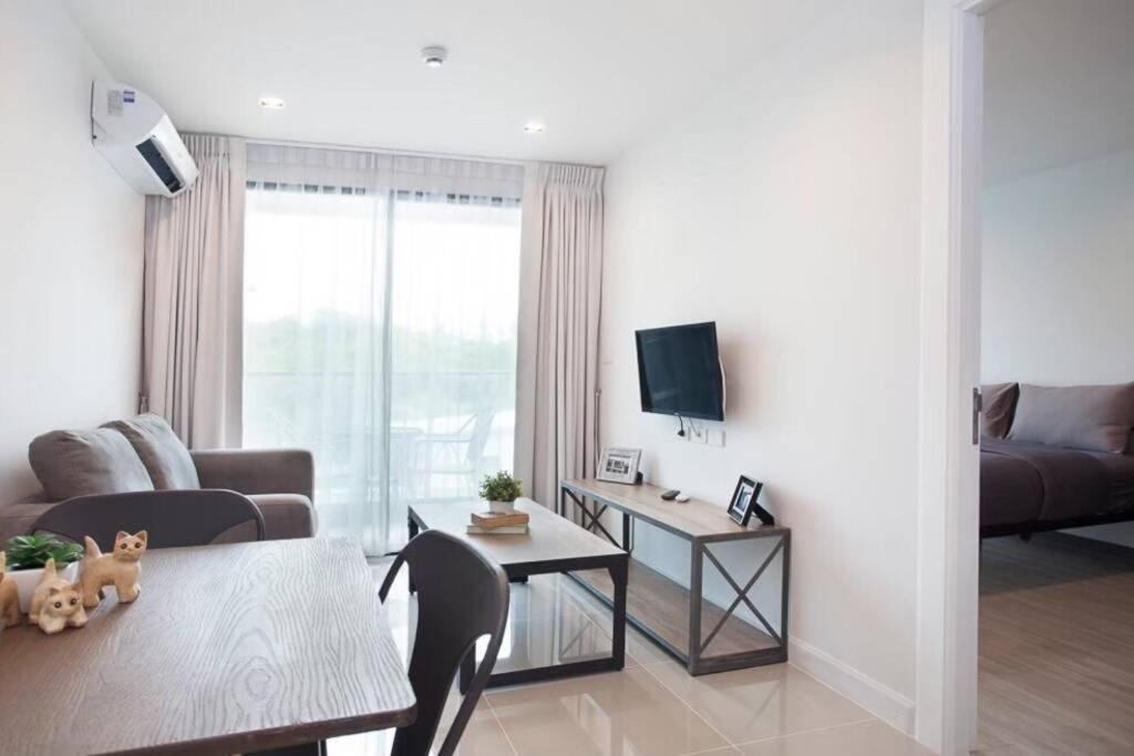 One-Bedroom Apartment - Photo 1