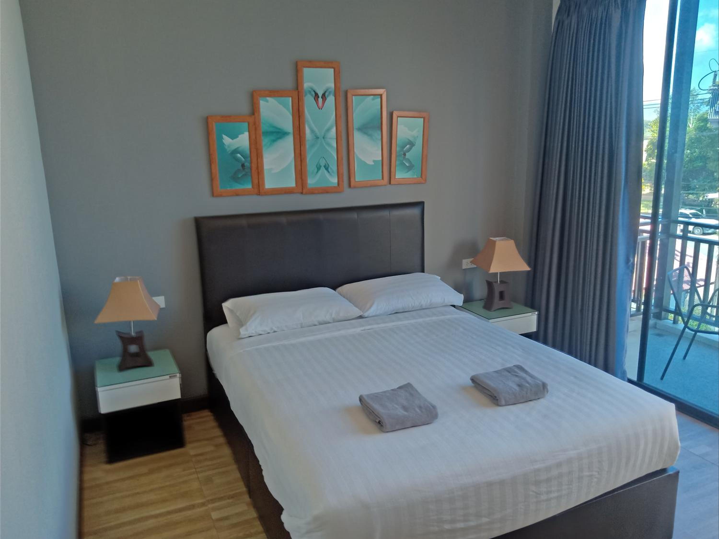 Deluxe Queen Room - Photo 17