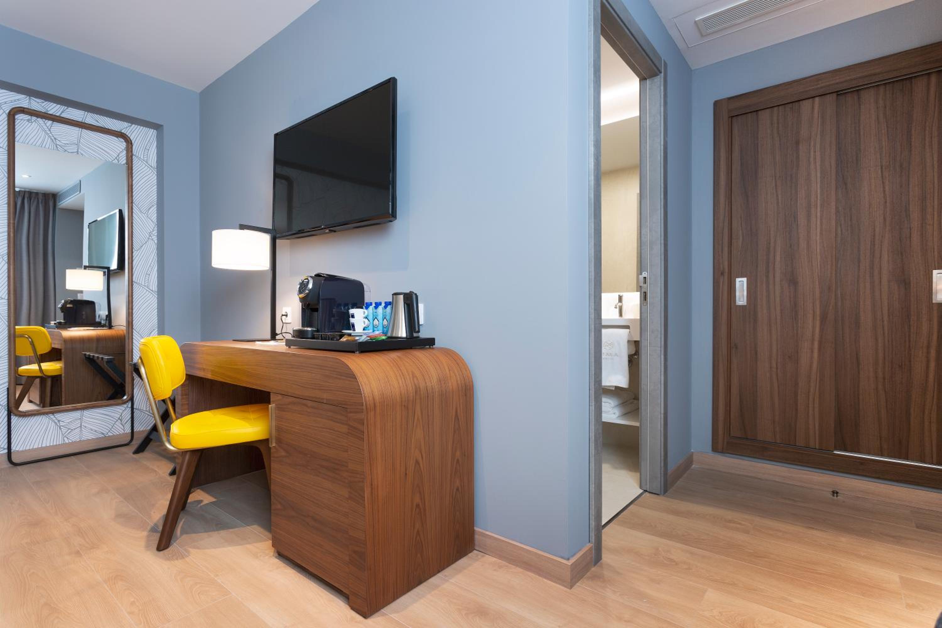Twin Room with Patio View