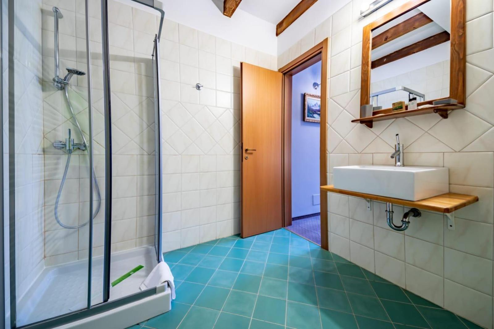 Double Room - Photo 15
