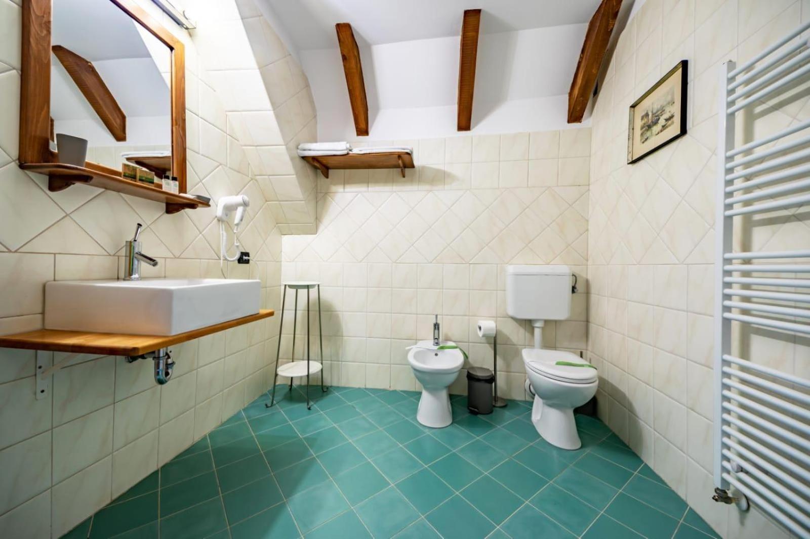 Double Room - Photo 16