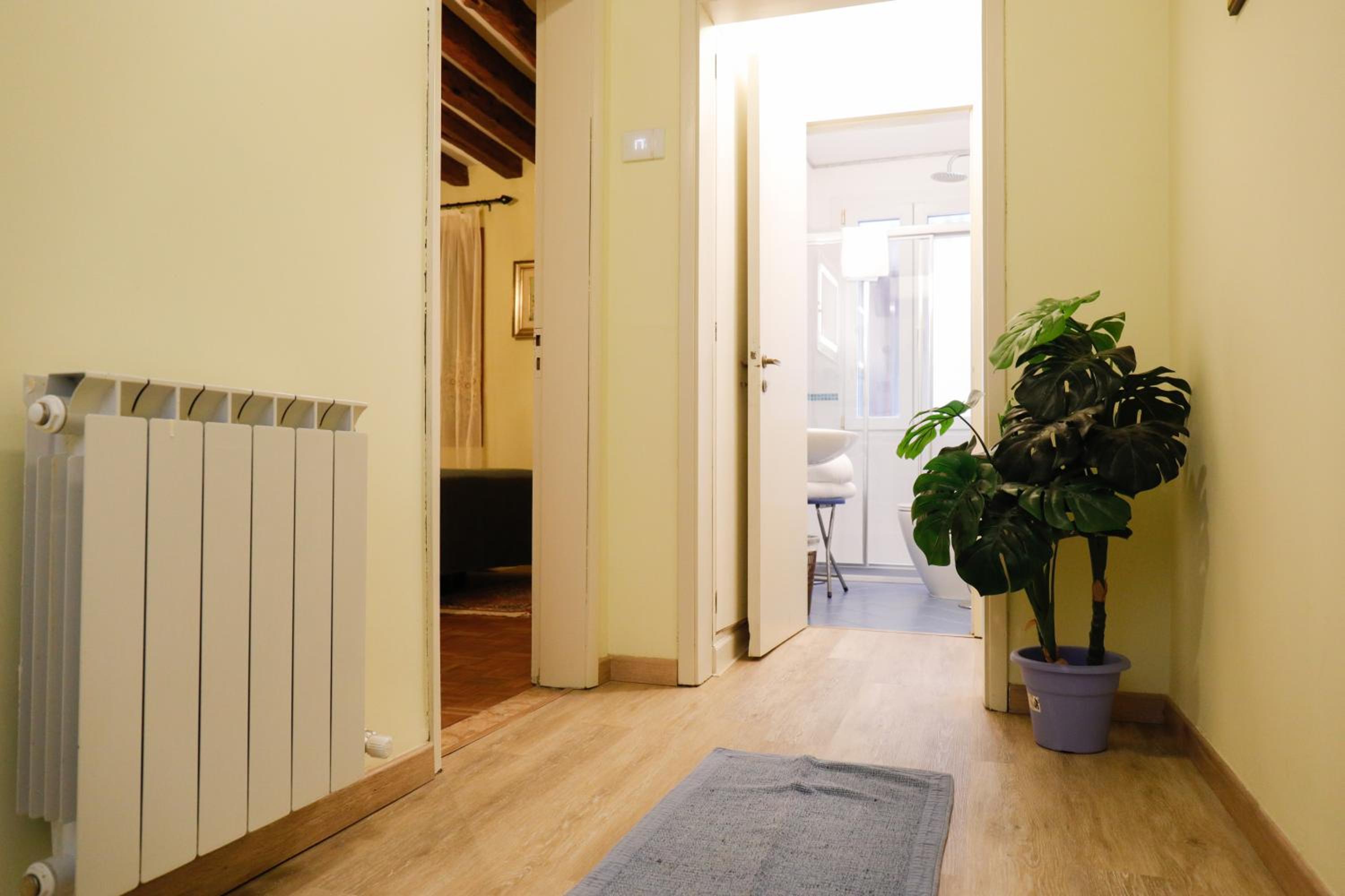 Apartment photo 2