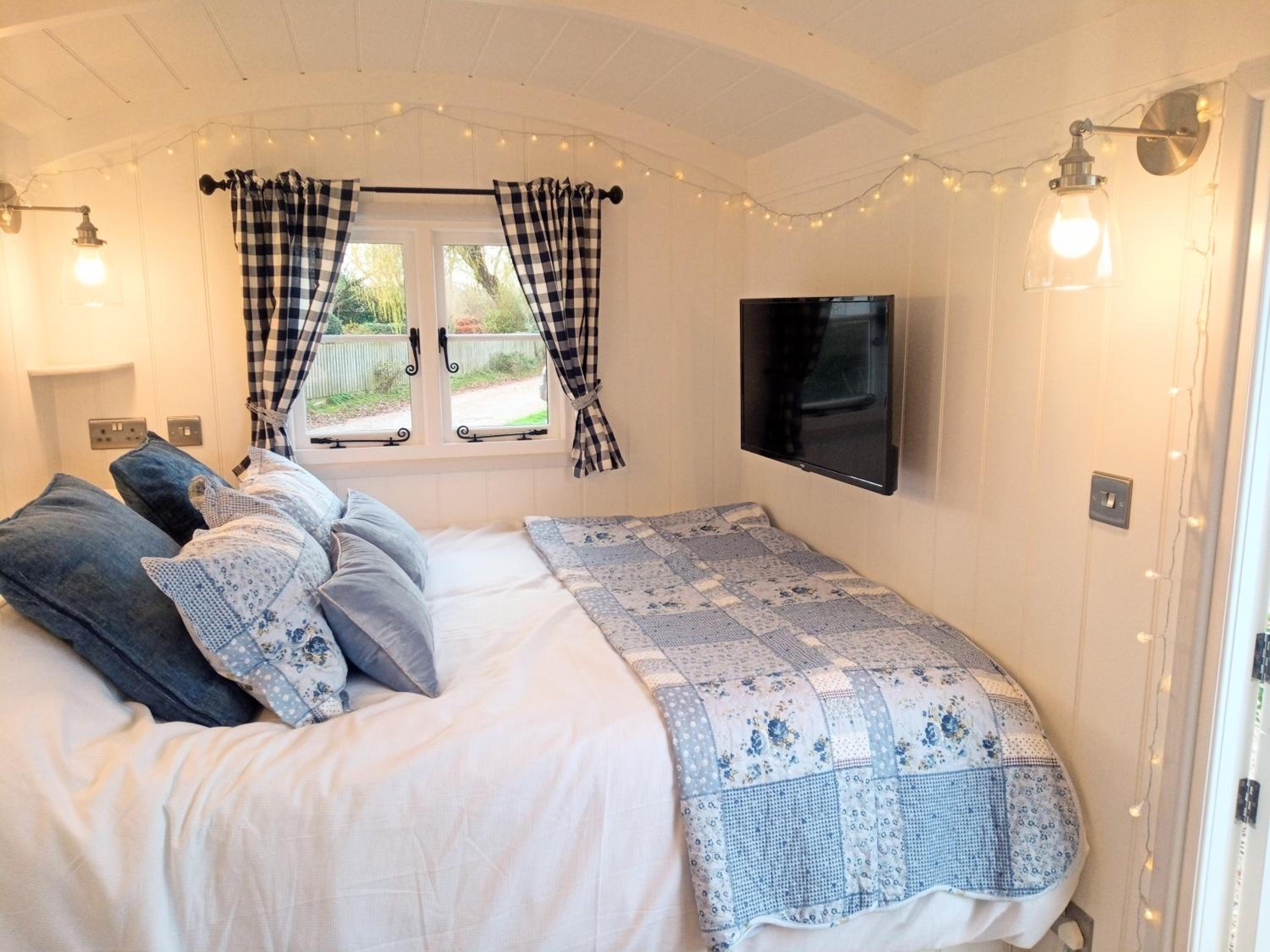 One-Bedroom Apartment - Photo 7