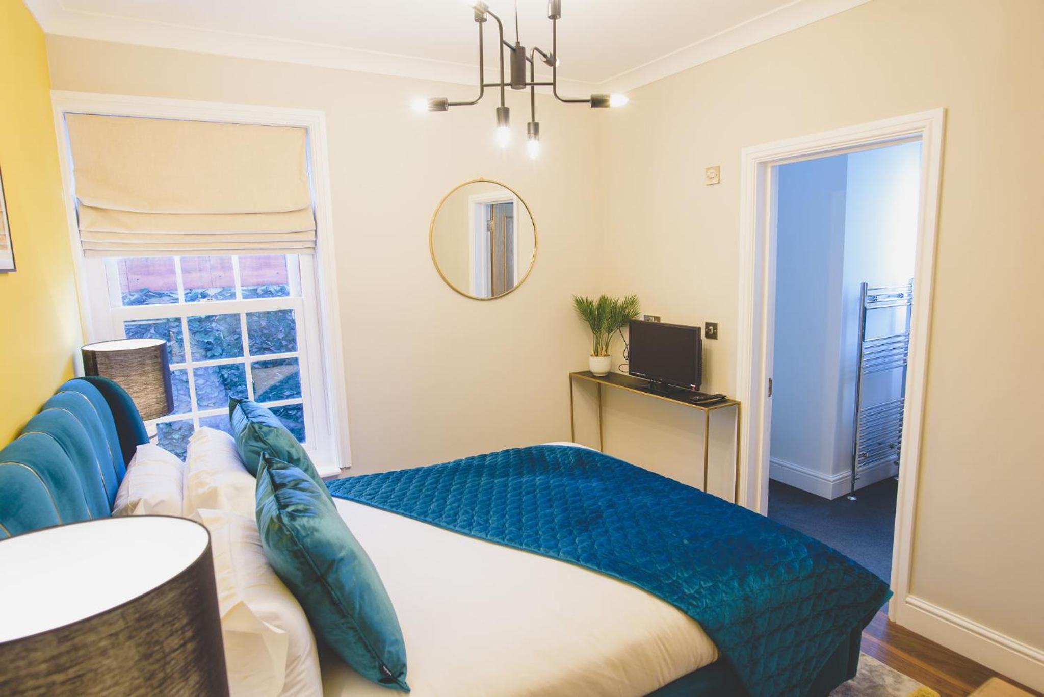 Deluxe Double Room with Shower - Photo 9