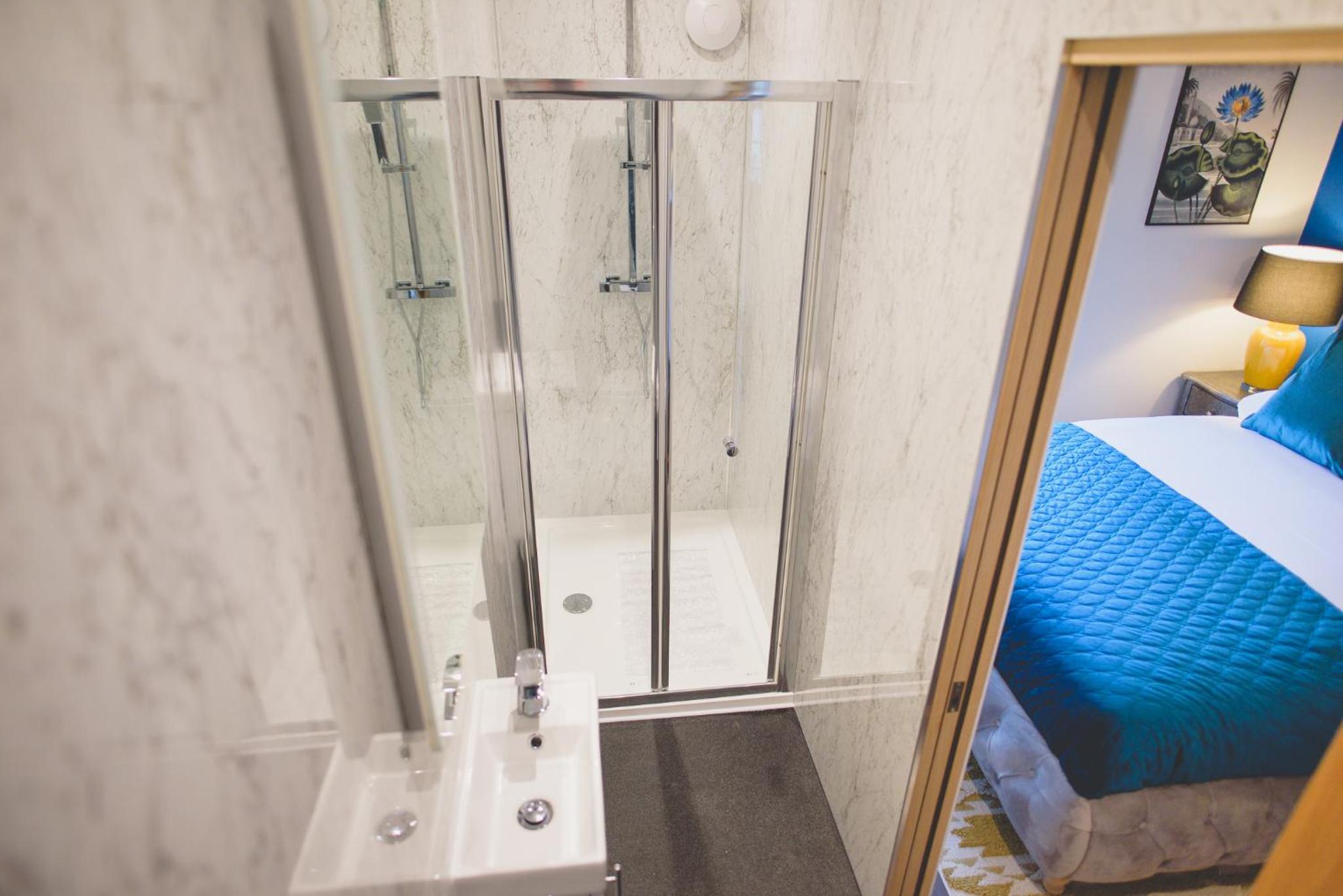 Deluxe Double Room with Shower photo 3