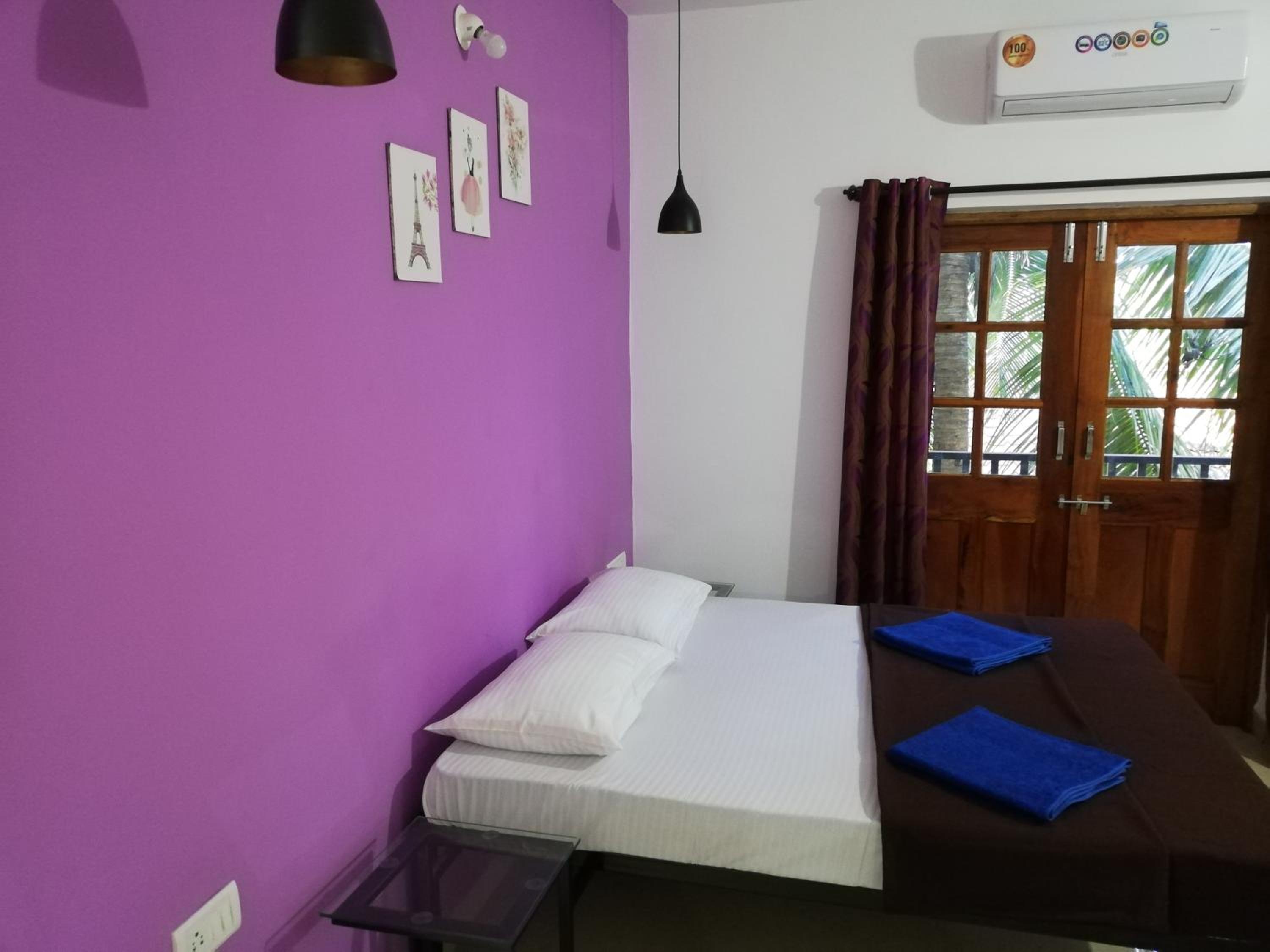 Deluxe Double Room with Balcony - Photo 11