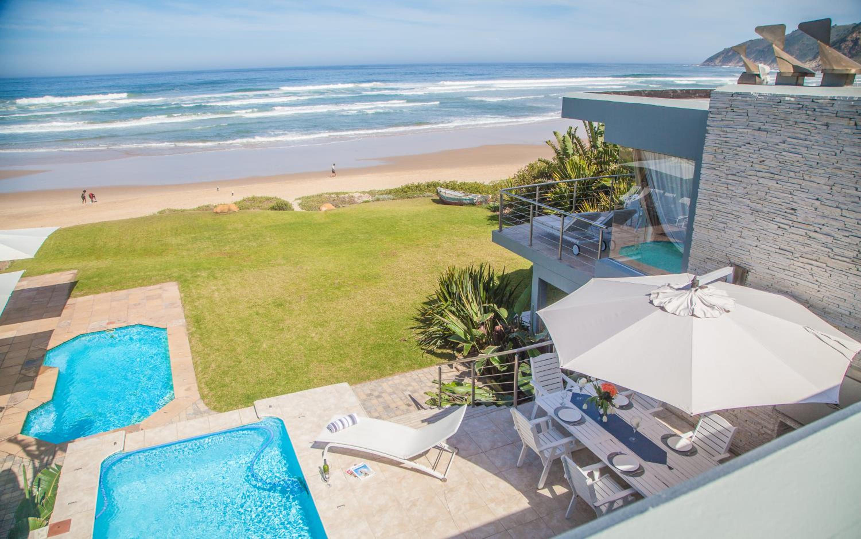 Villa with Private Pool - Photo 7