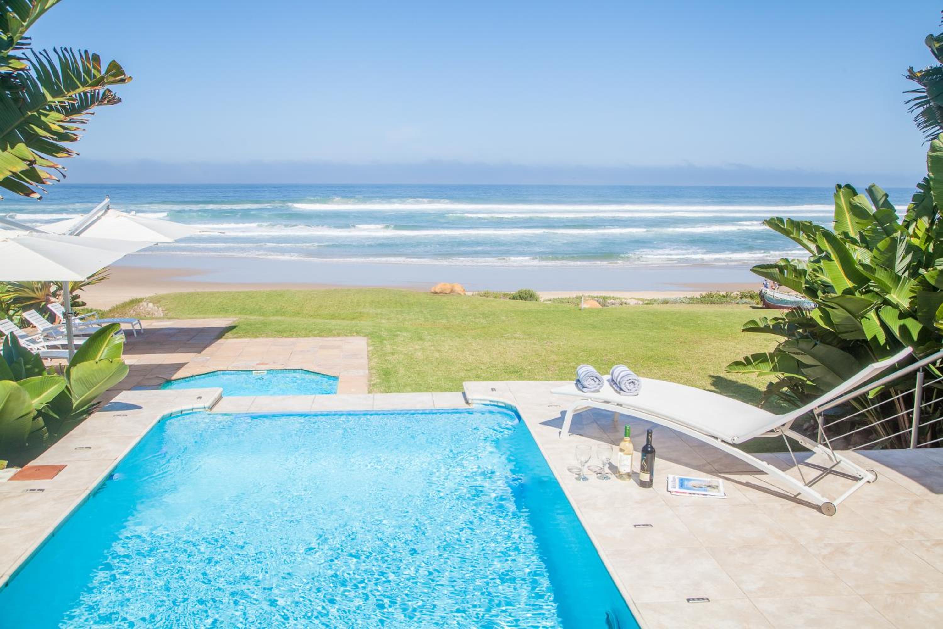 Villa with Private Pool - Photo 3