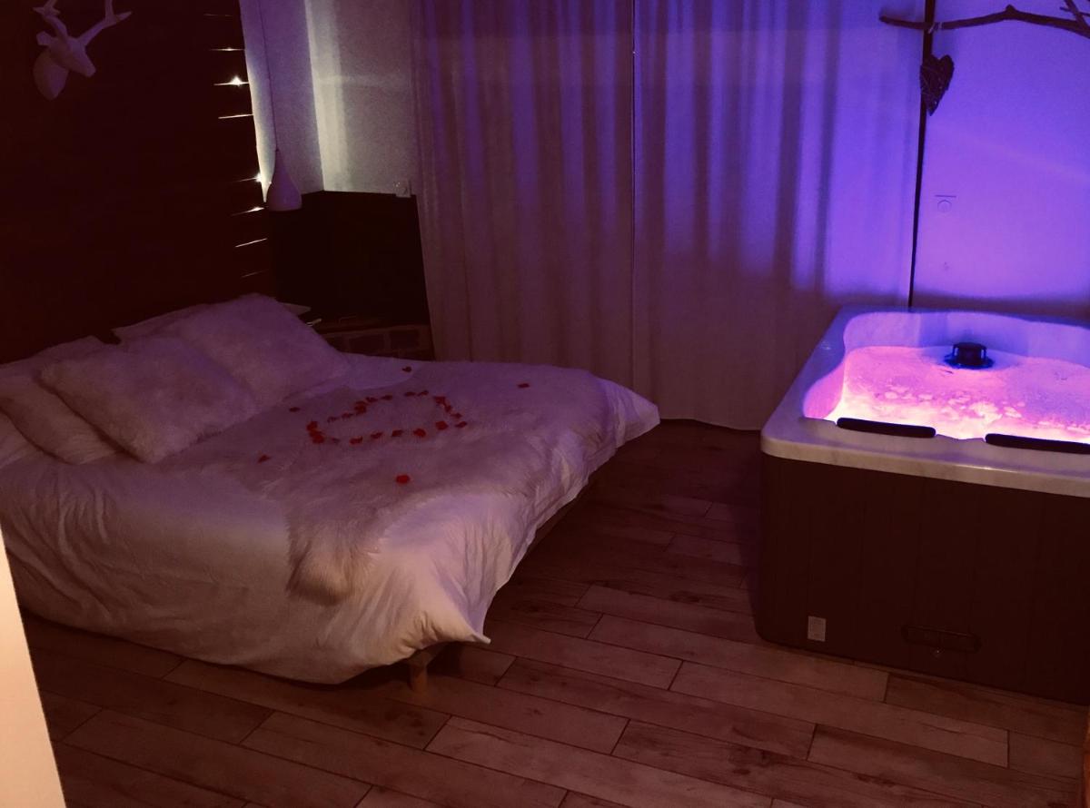 Suite with Hot Tub