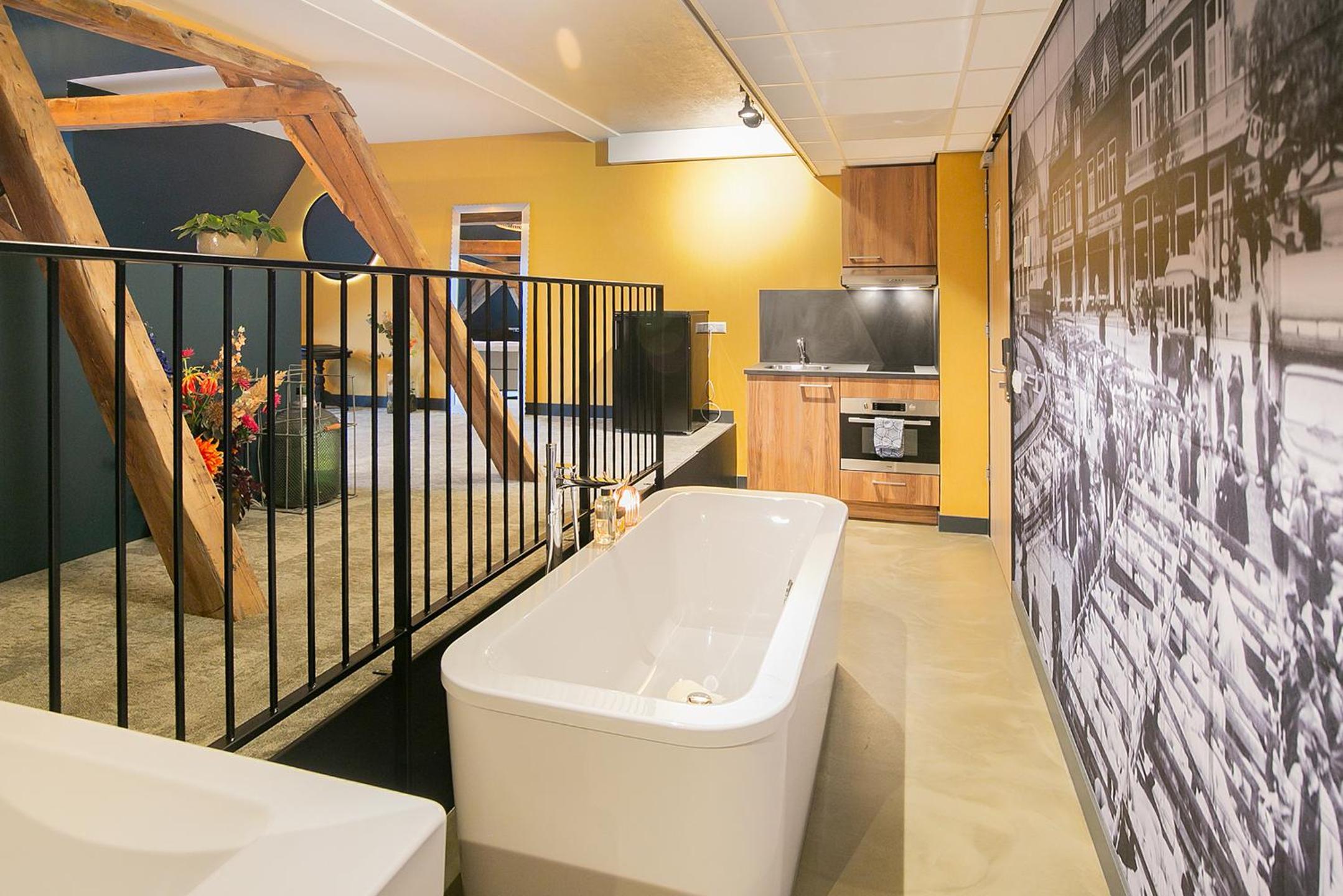 Deluxe Suite - Photo 6