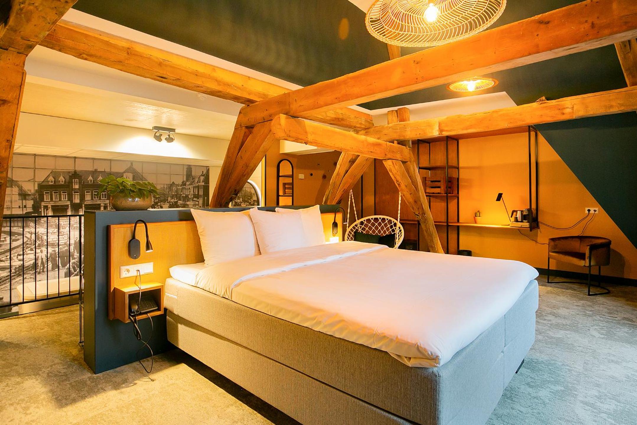 Deluxe Suite - Photo 1
