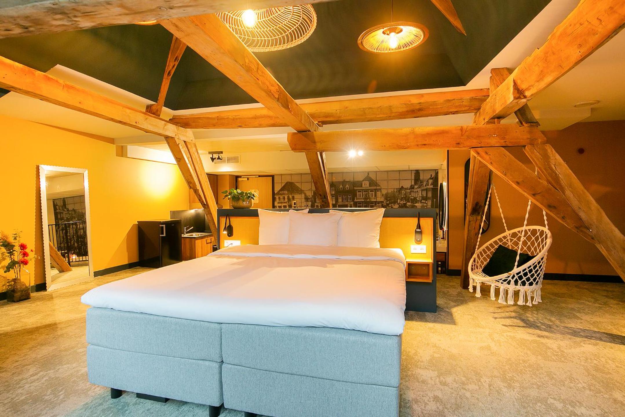 Deluxe Suite - Photo 7