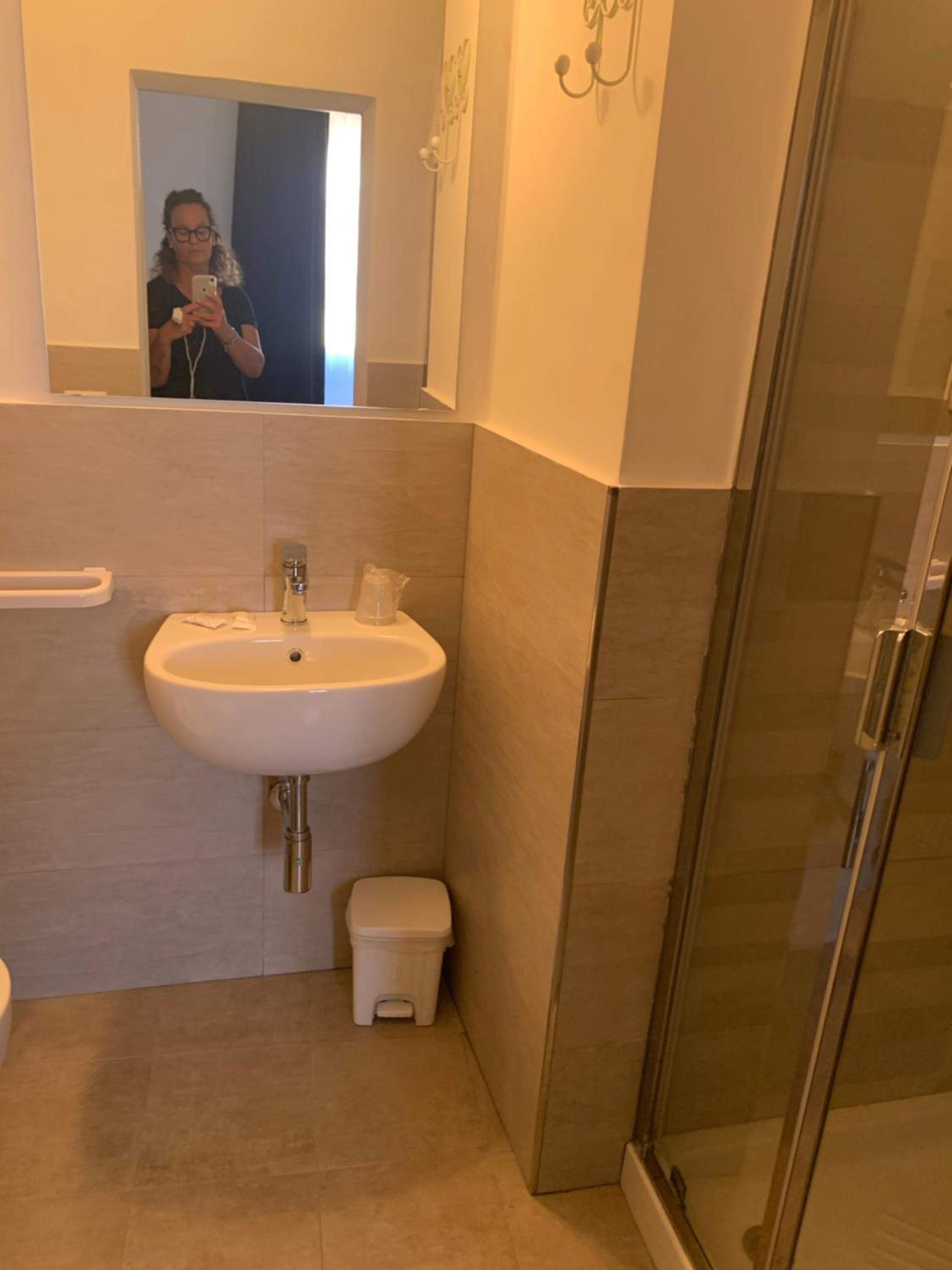 Double Room - Photo 7