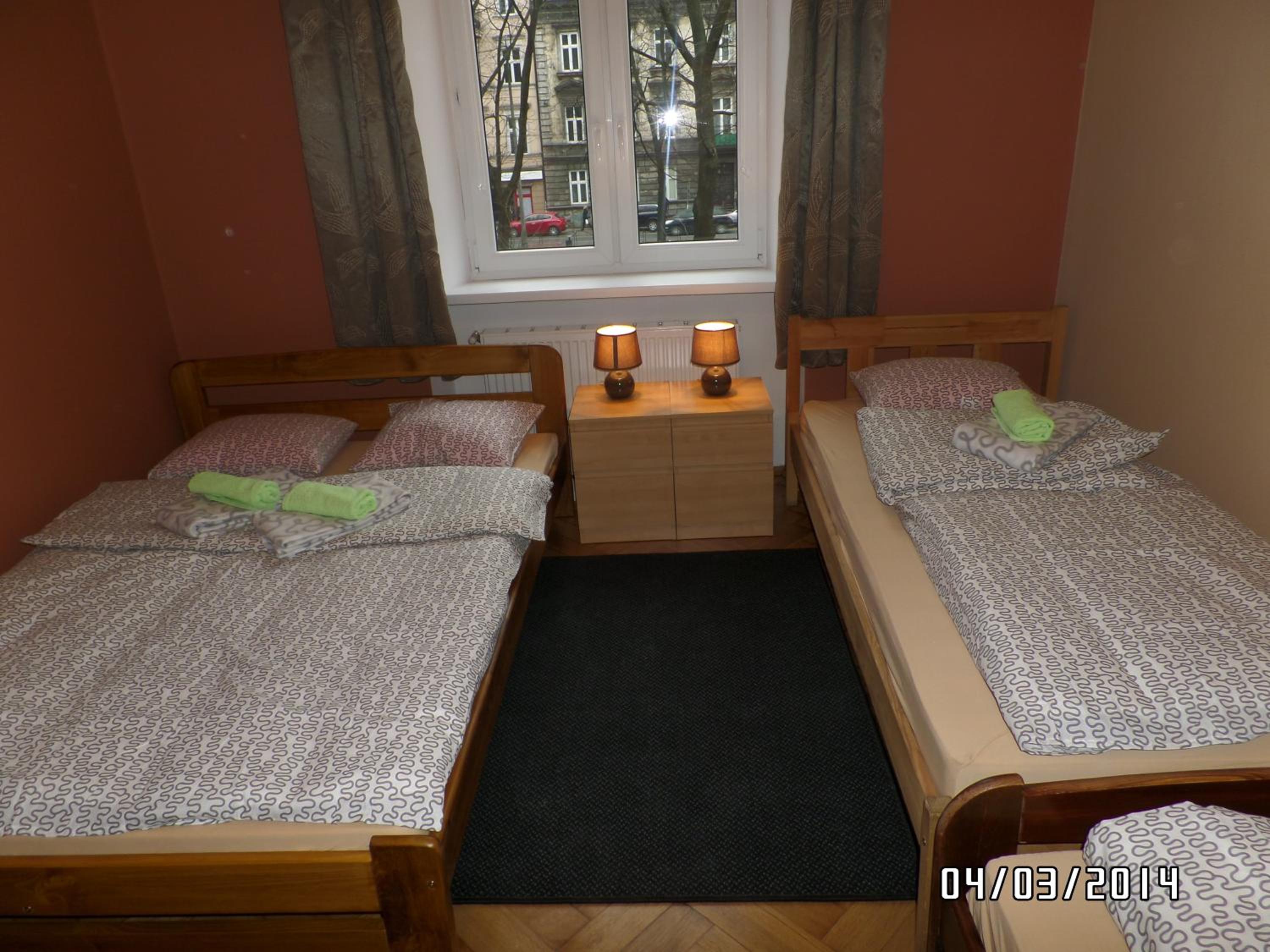 Quadruple Room with Bathroom - Photo 3