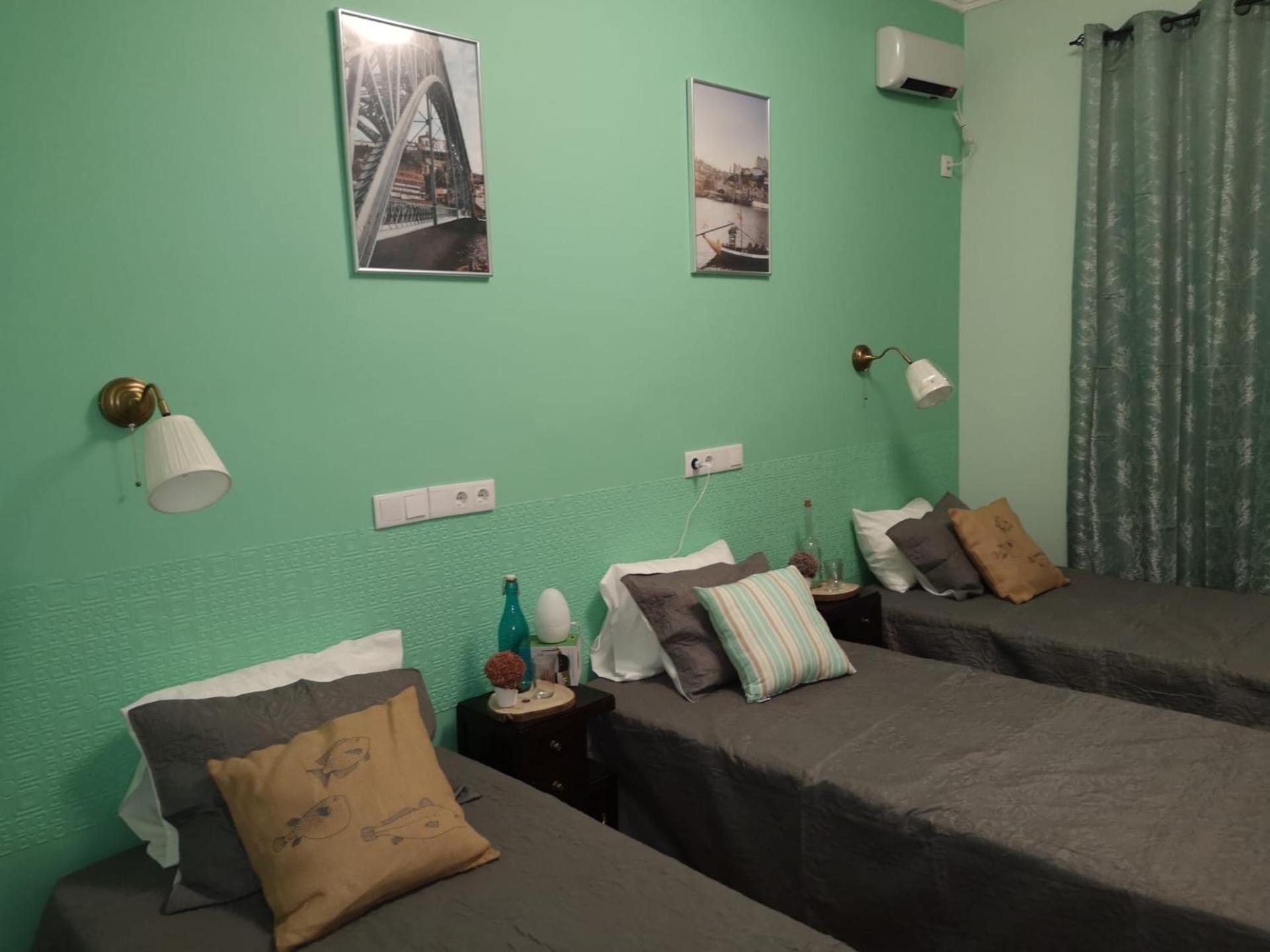 Basic Triple Room with Shared Bathroom photo 1
