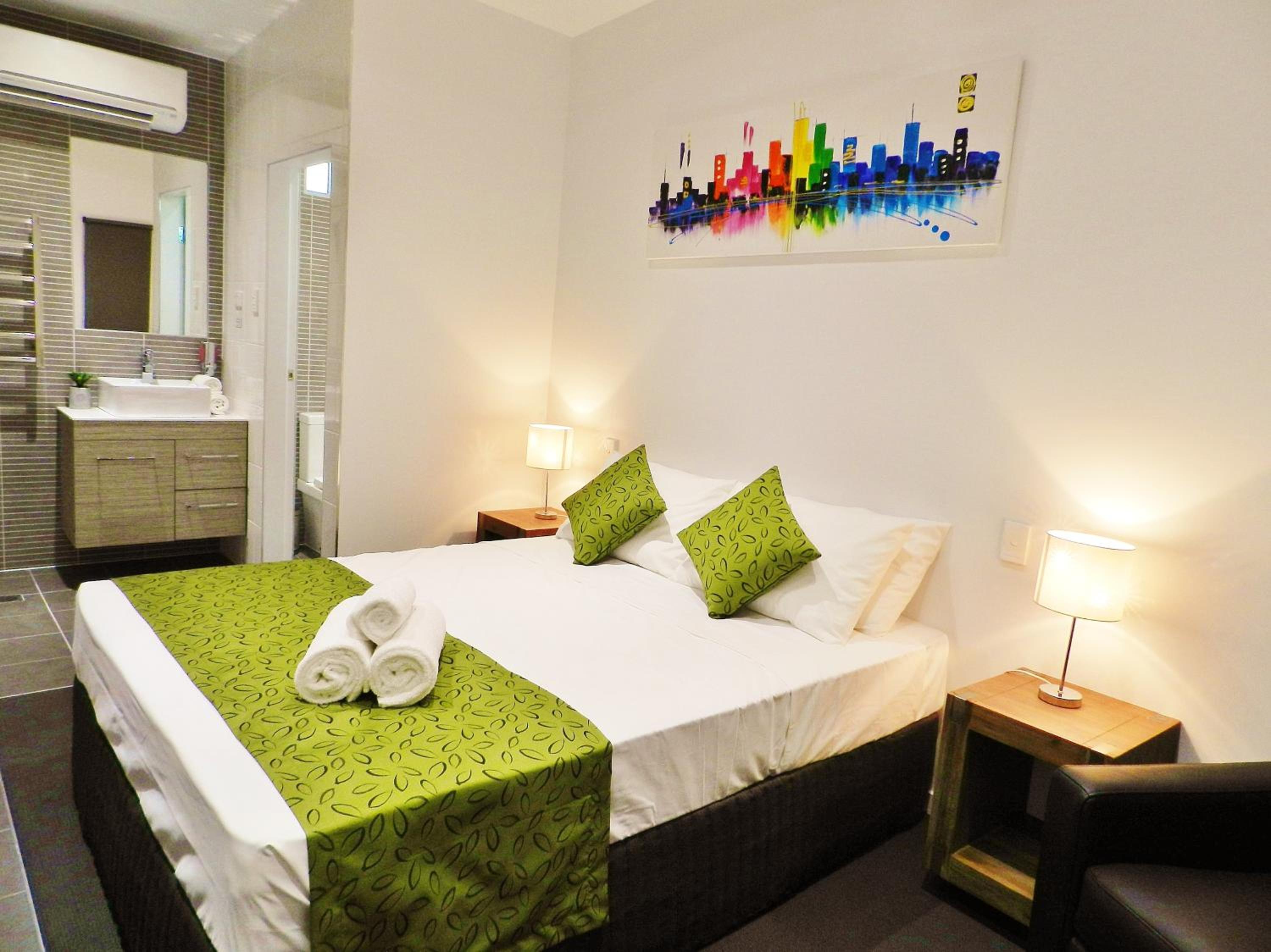 Standard Queen Room